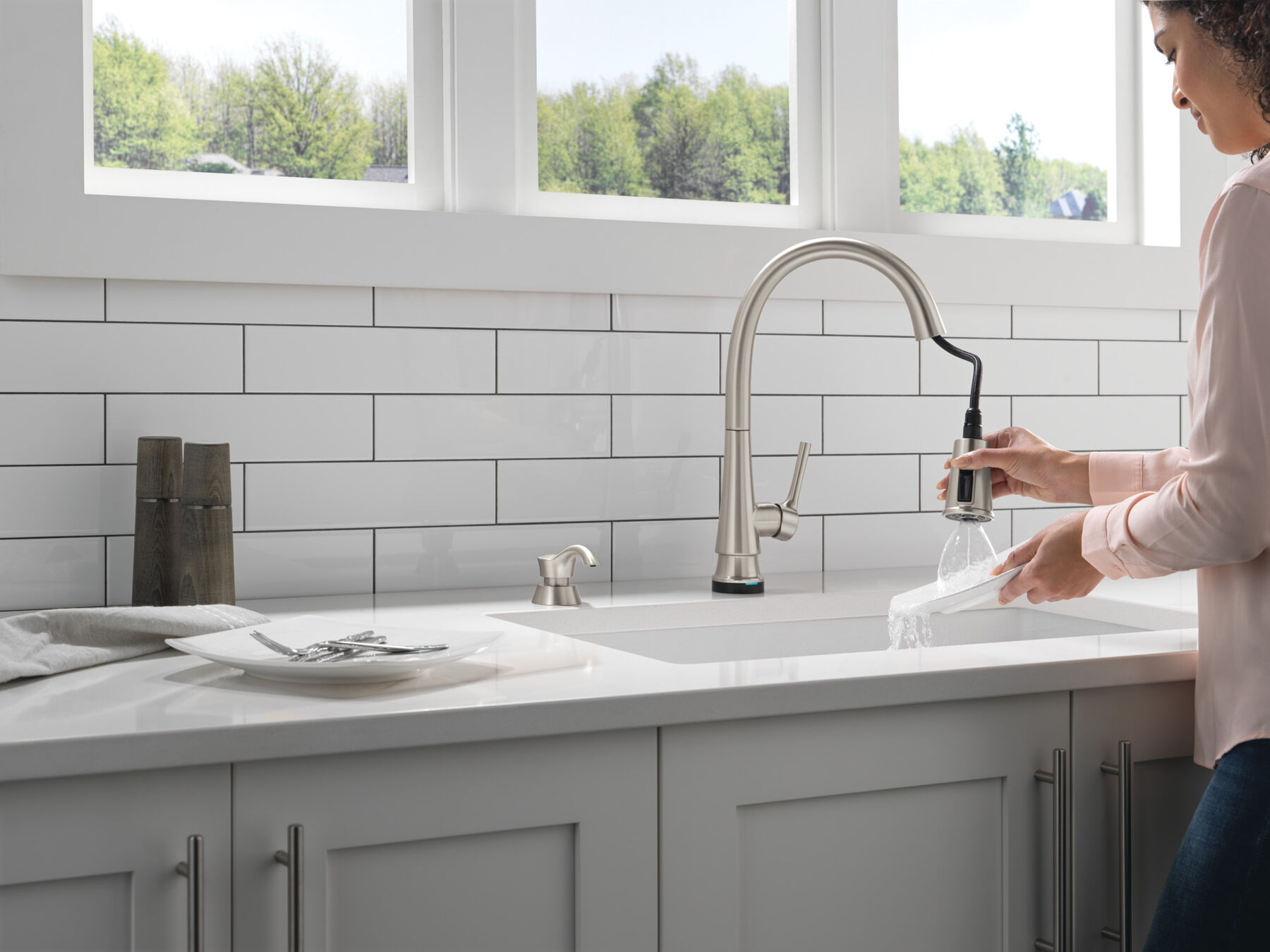 Single Handle Pull-Down Touch<sub>2</sub>O® Technology Kitchen Faucet with Touchless Technology and Soap Dispenser, image 7