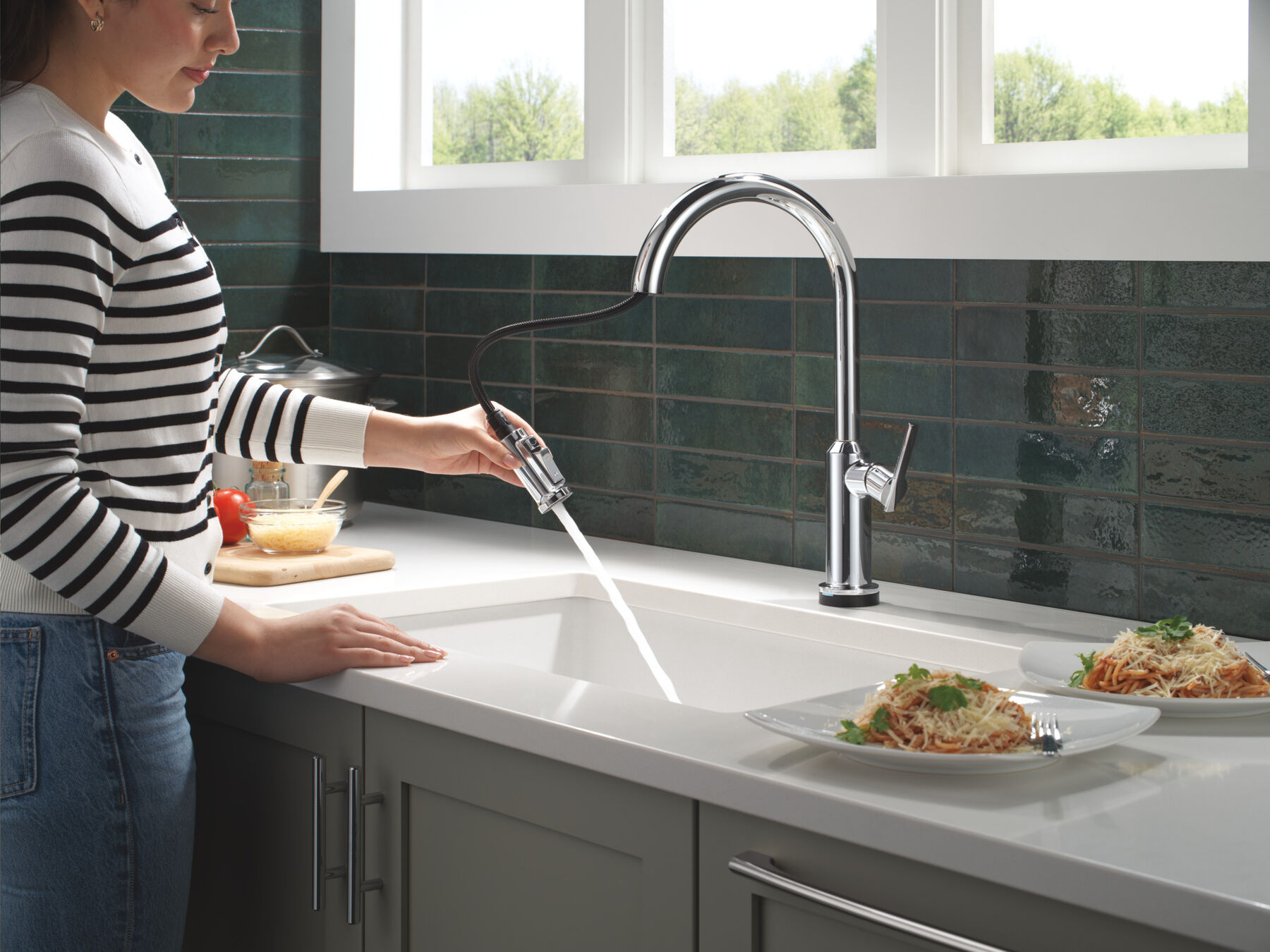 Touch2O&reg; Technology Kitchen Faucet with Touchless Technology, image 2
