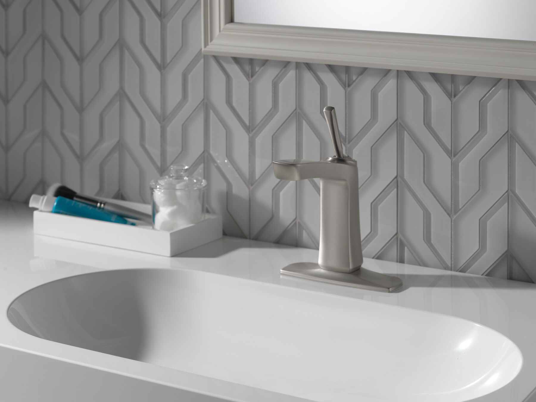 Single Handle Centerset Bathroom Faucet, image 2