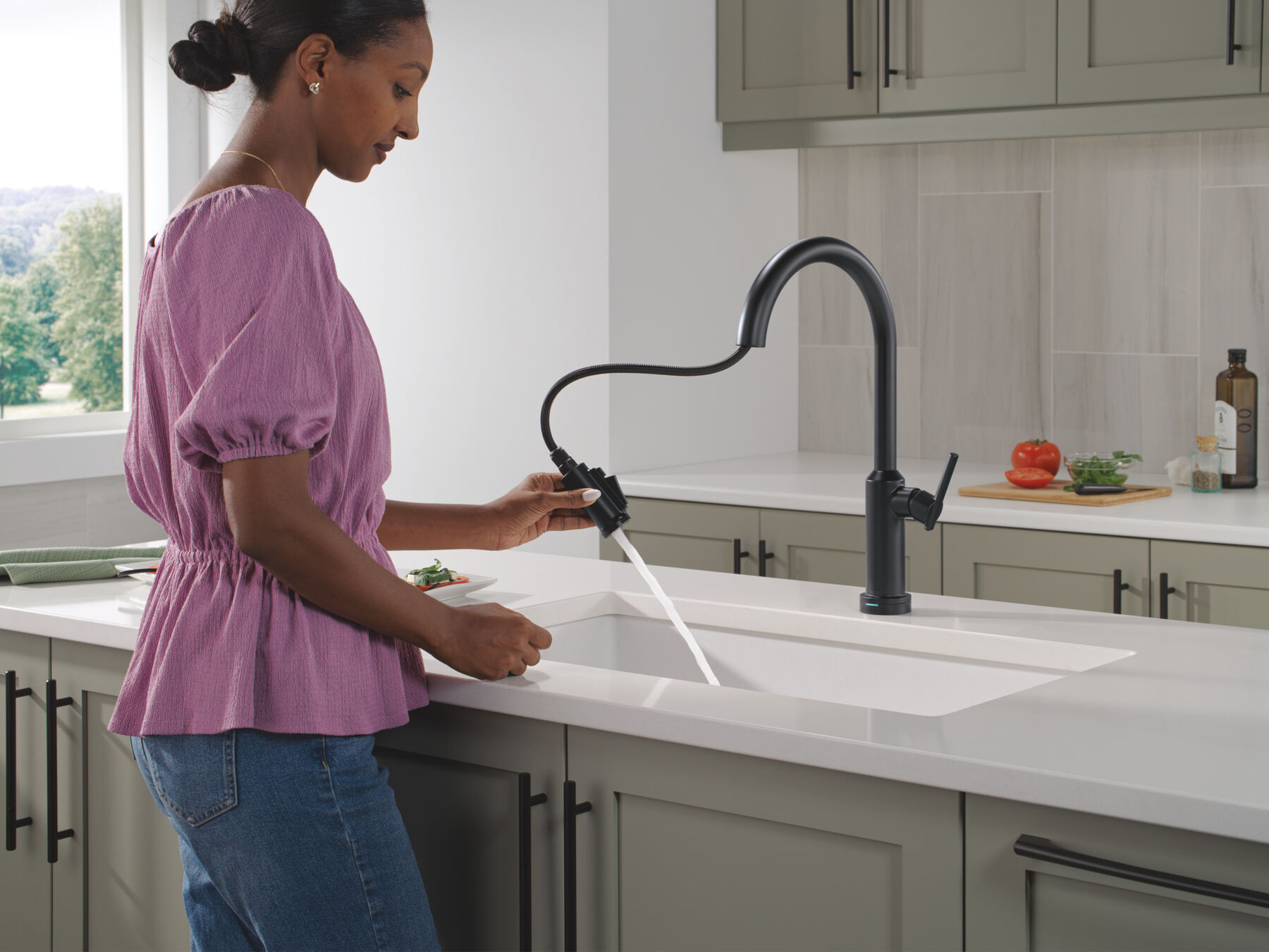 Touch2O&reg; Technology Kitchen Faucet with Touchless Technology, image 2