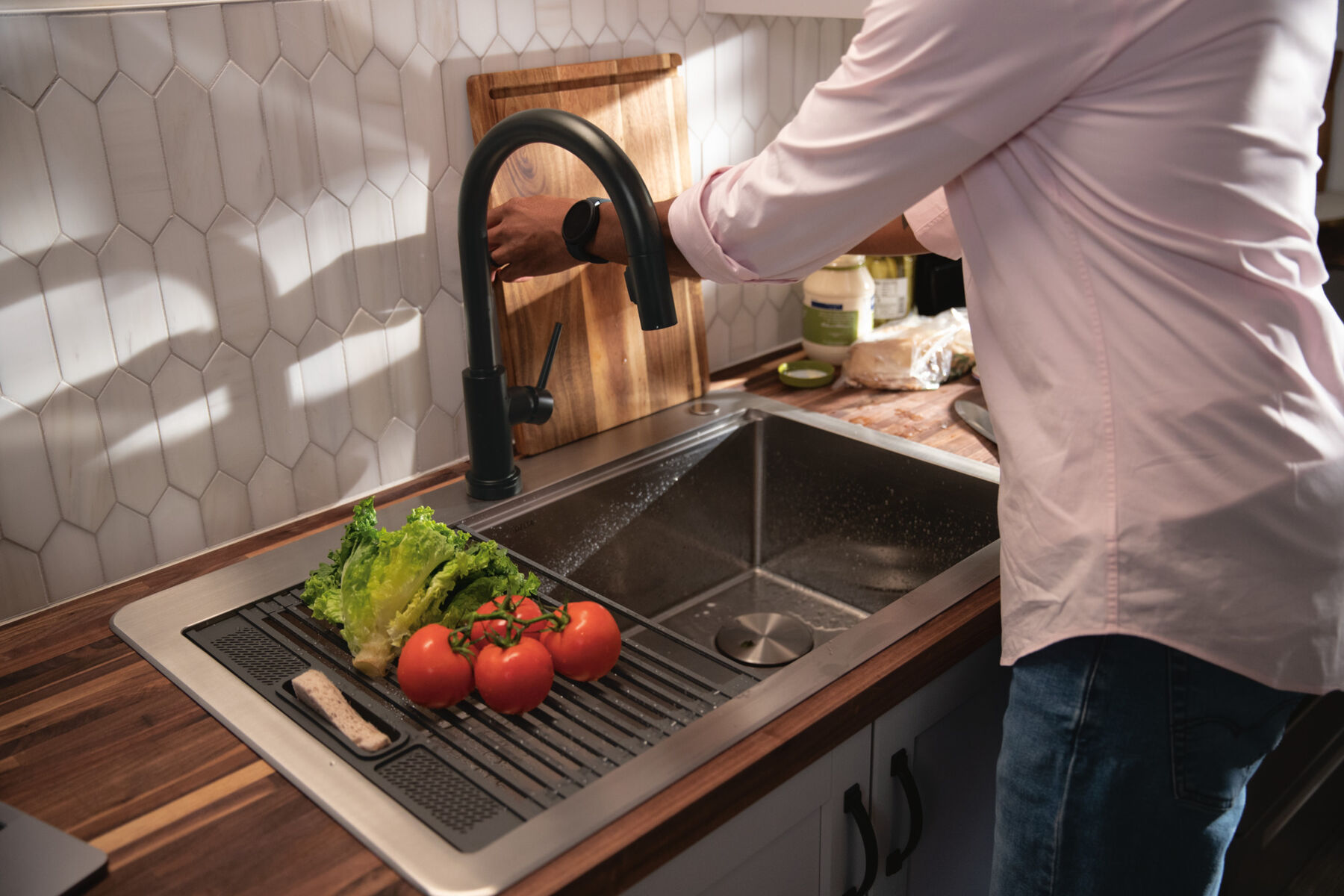 33” Workstation Kitchen Sink Drop-In Top Mount Stainless Steel Single Bowl with WorkFlow™ Ledge and Accessories, image 9