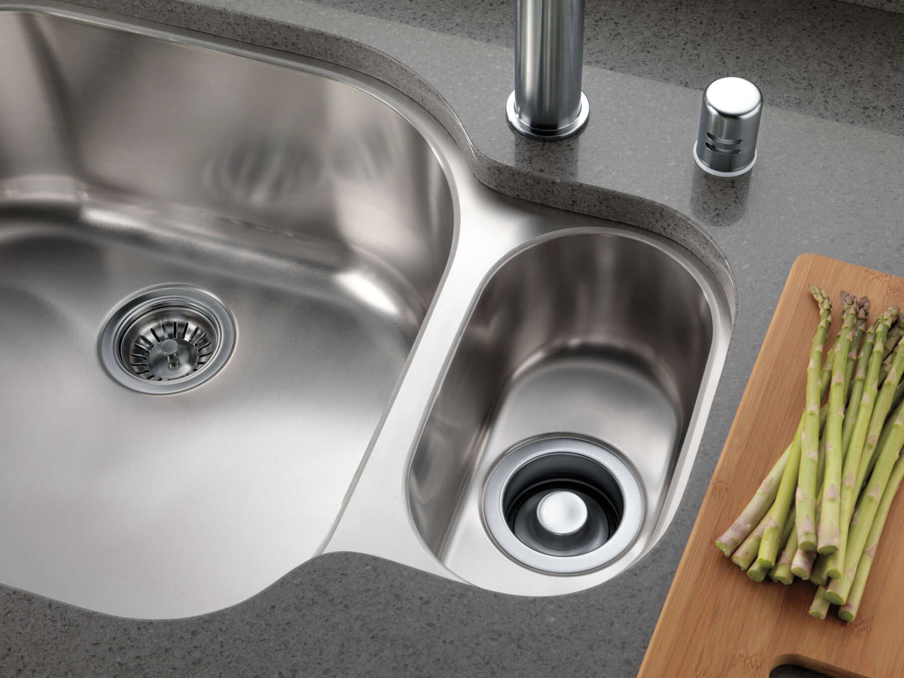 Single Handle Pull-Out Kitchen Faucet, image 4