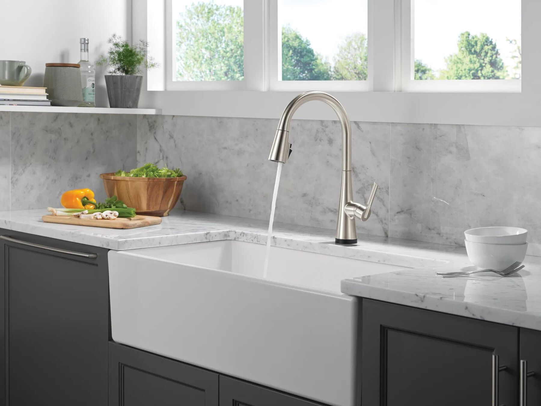 Single Handle Kitchen Pull-Down Faucet with Touch<sub>2</sub>O&reg; Technology (Recertified)