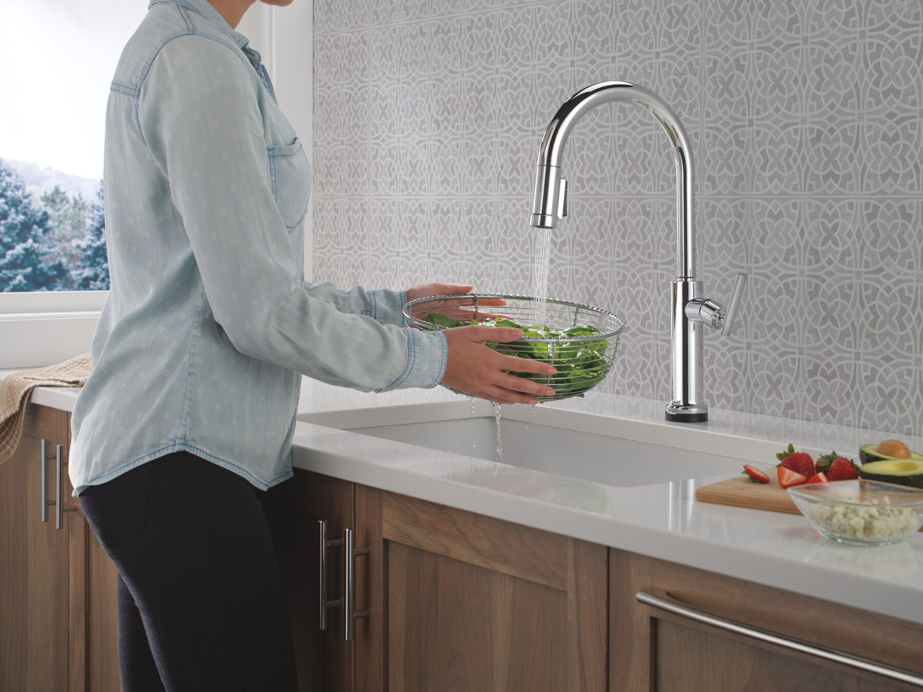Touch2O&reg; Technology Kitchen Faucet with Touchless Technology