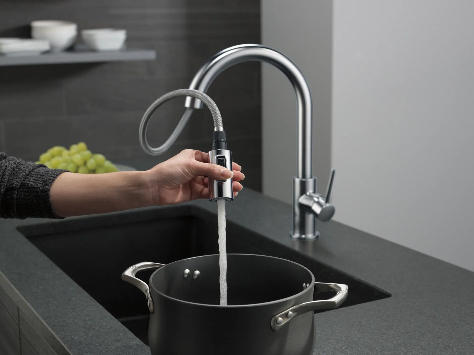 Single Handle Pull-Down Kitchen Faucet (Recertified)