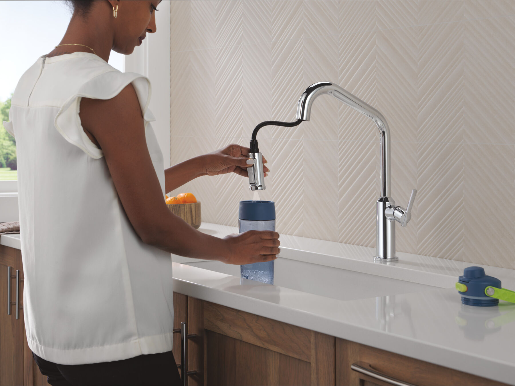 Single Handle Pull-Down Kitchen Faucet, image 3
