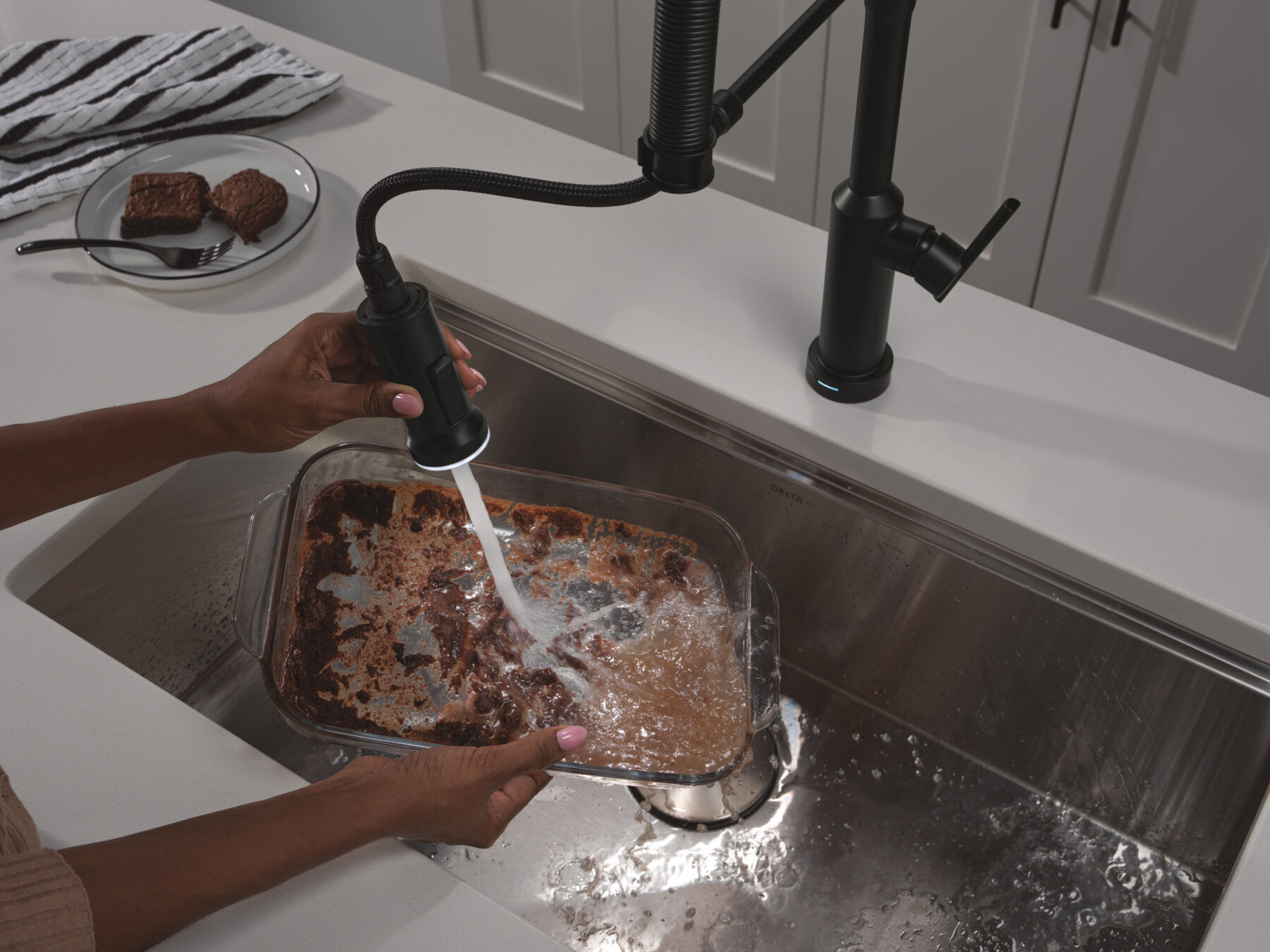 Touch2O&reg; Technology Kitchen Faucet with Touchless Technology, image 9