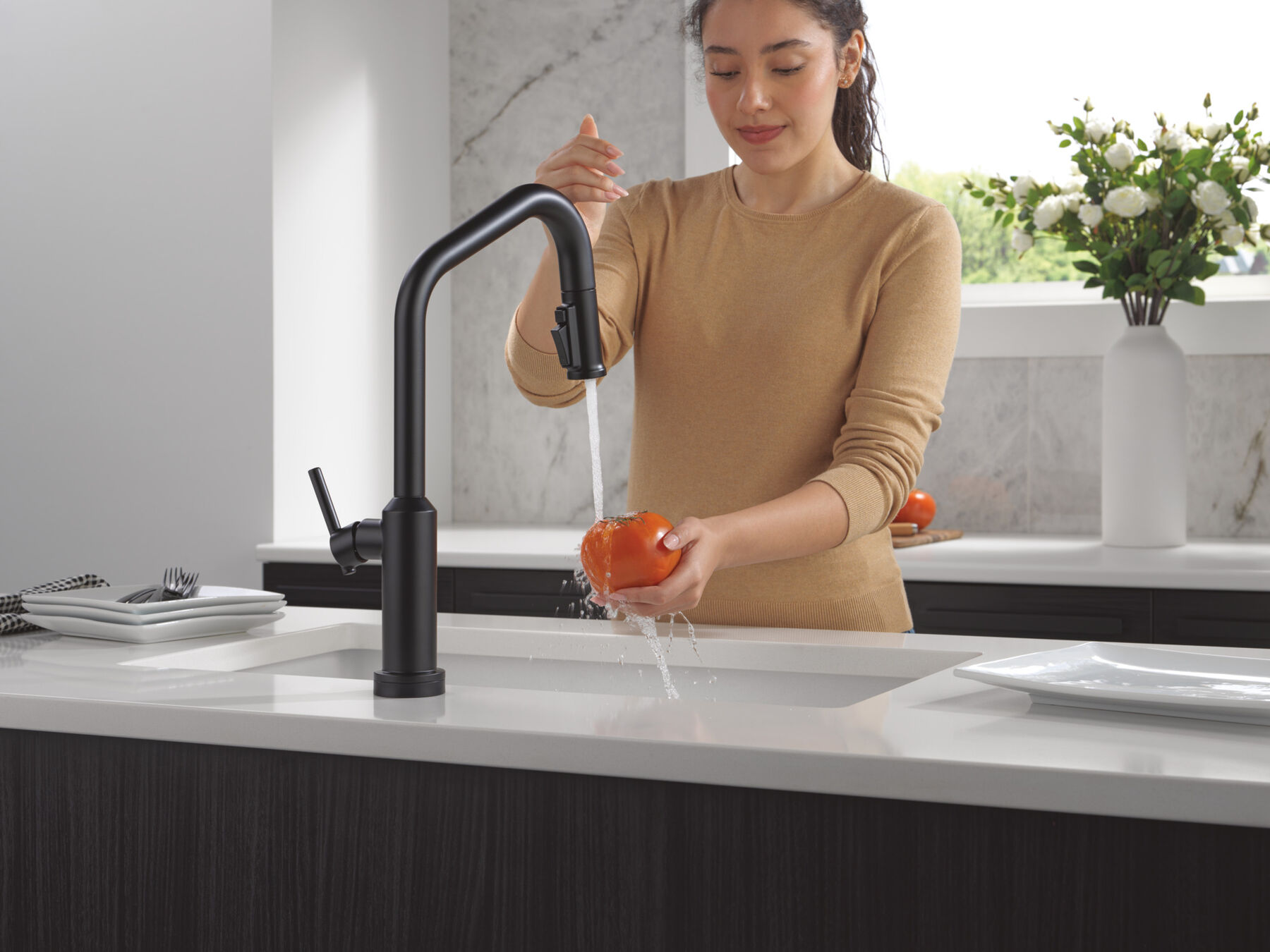 Touch2O&reg; Technology Kitchen Faucet with Touchless Technology, image 3