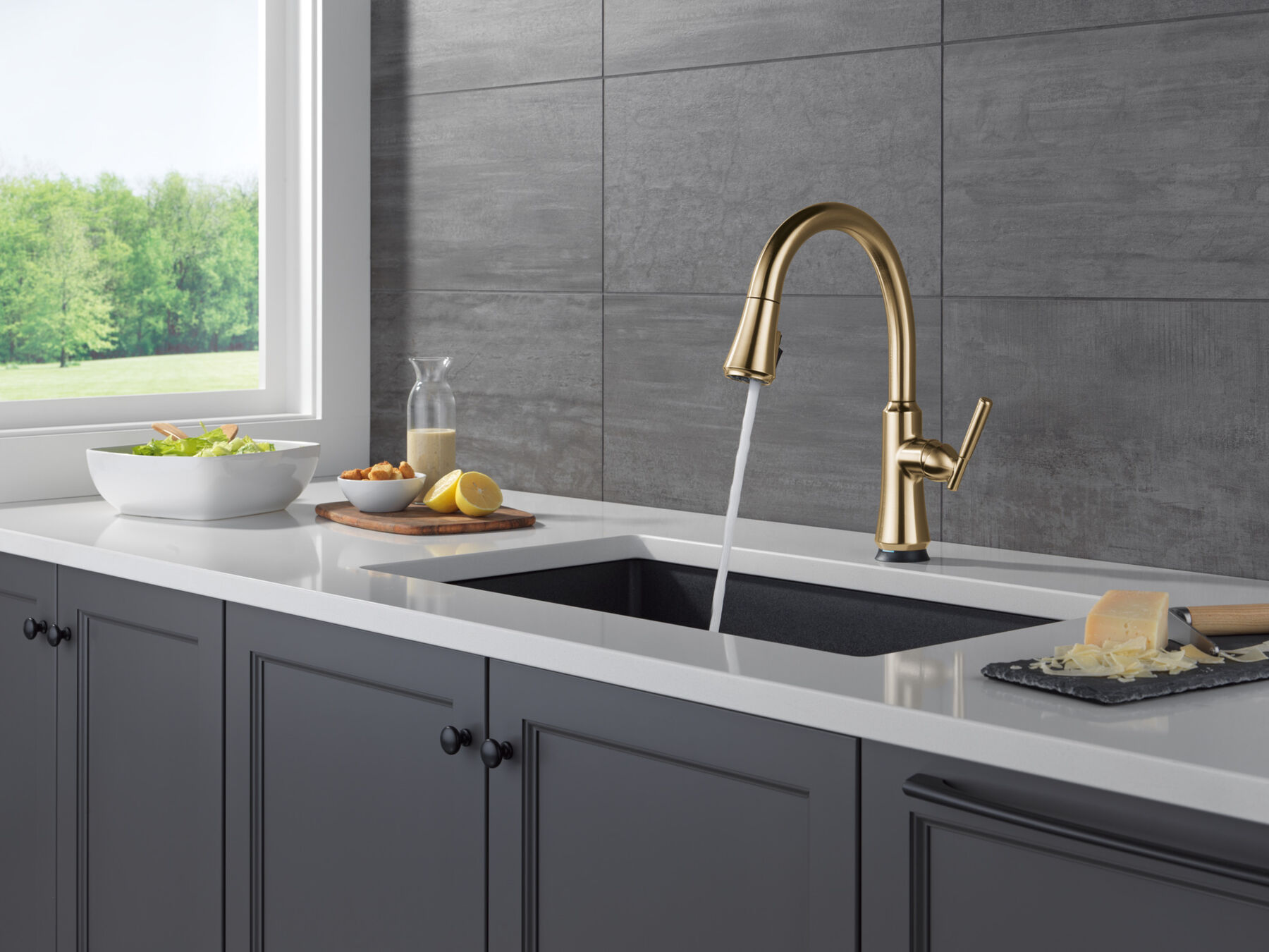 Touch<sub>2</sub>O&reg; Technology Kitchen Faucet with Touchless Technology