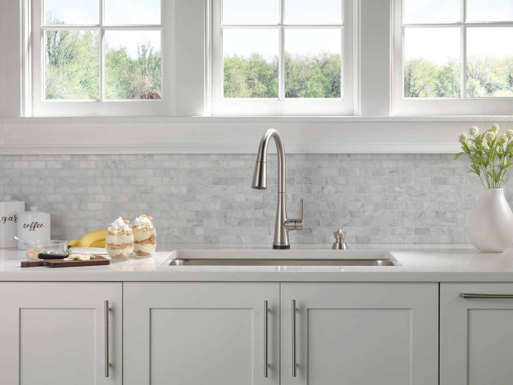 Single Handle Pull-Down Kitchen Faucet with Soap Dispenser and Touch<sub>2</sub>O&reg; Technology Technology