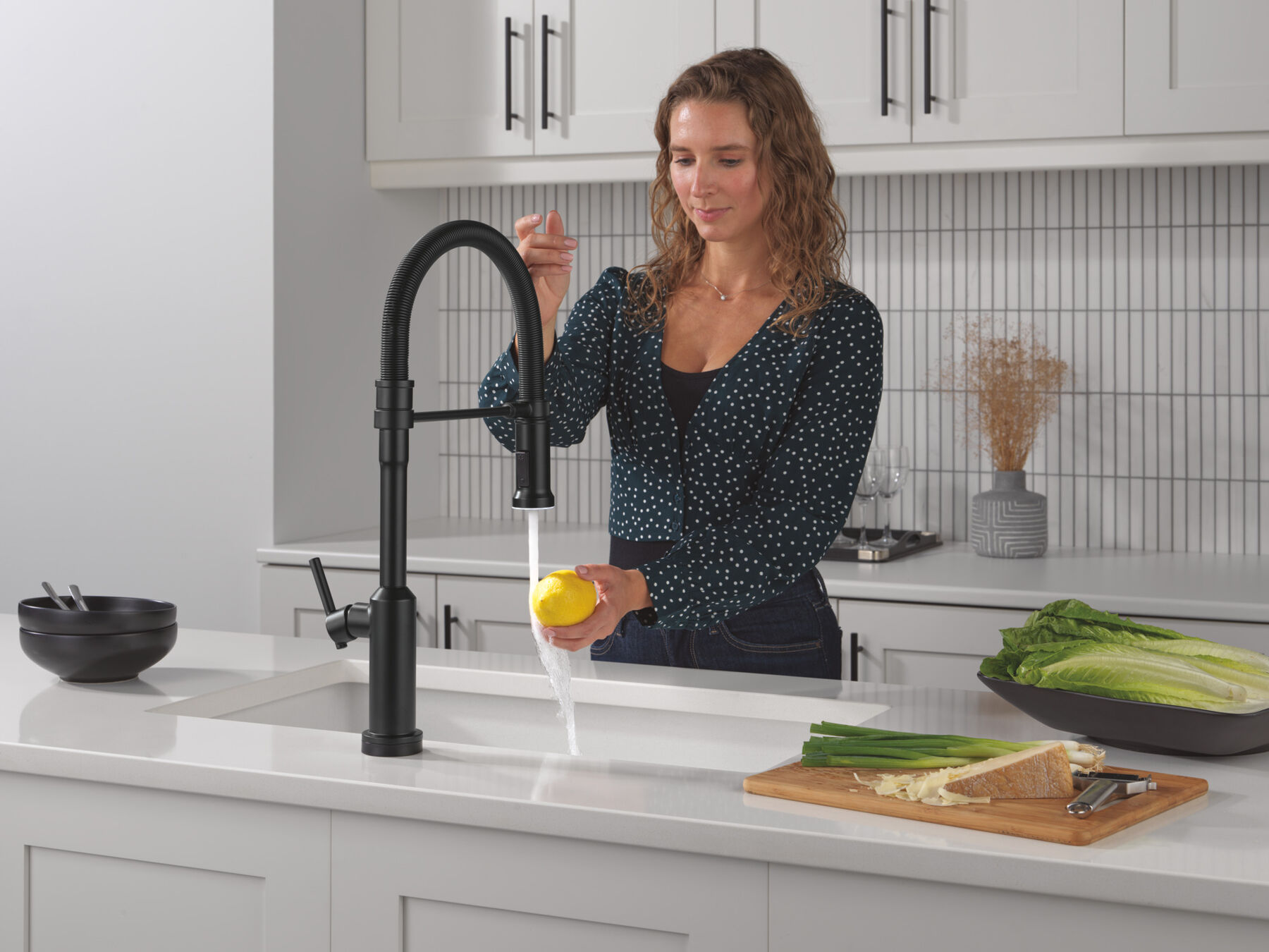 Touch2O&reg; Technology Kitchen Faucet with Touchless Technology, image 5