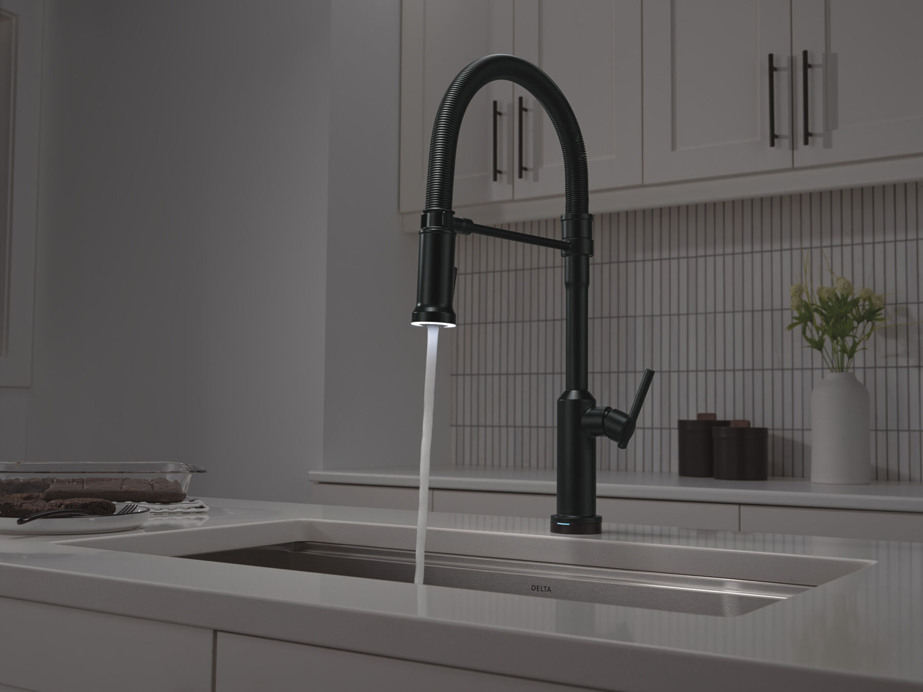 Touch2O&reg; Technology Kitchen Faucet with Touchless Technology, image 27