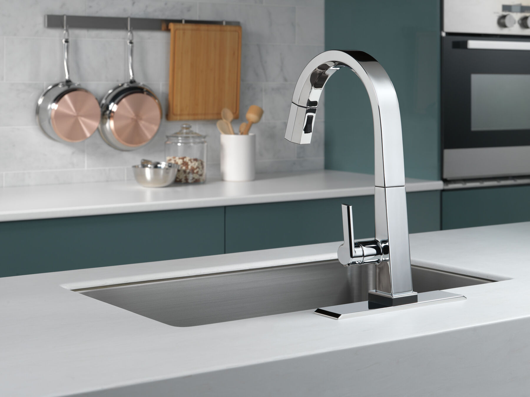 Single Handle Pull-Down Kitchen Faucet with Touch<sub>2</sub>O® Technology, image 5