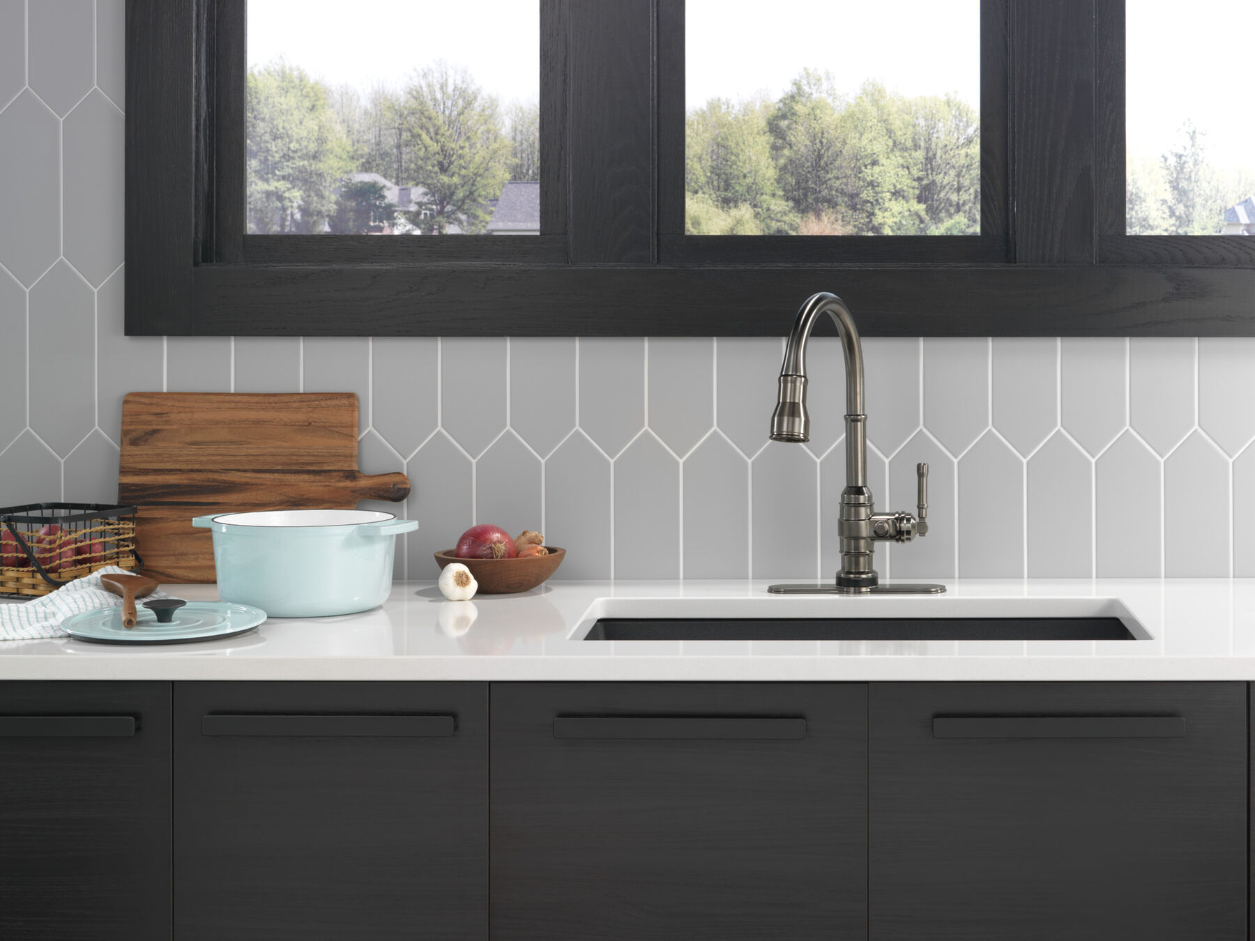 Single Handle Pull-Down Kitchen Faucet With Touch<sub>2</sub>O®  Technology, image 9