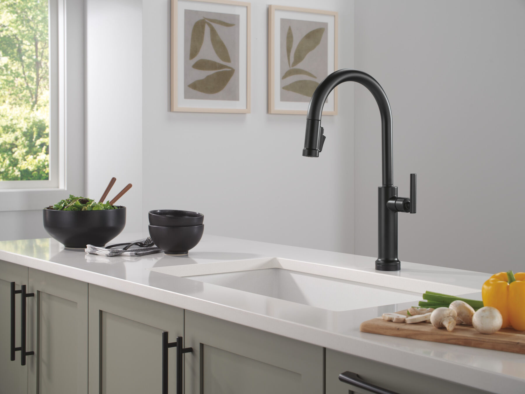 Touch2O&reg; Technology Kitchen Faucet with Touchless Technology