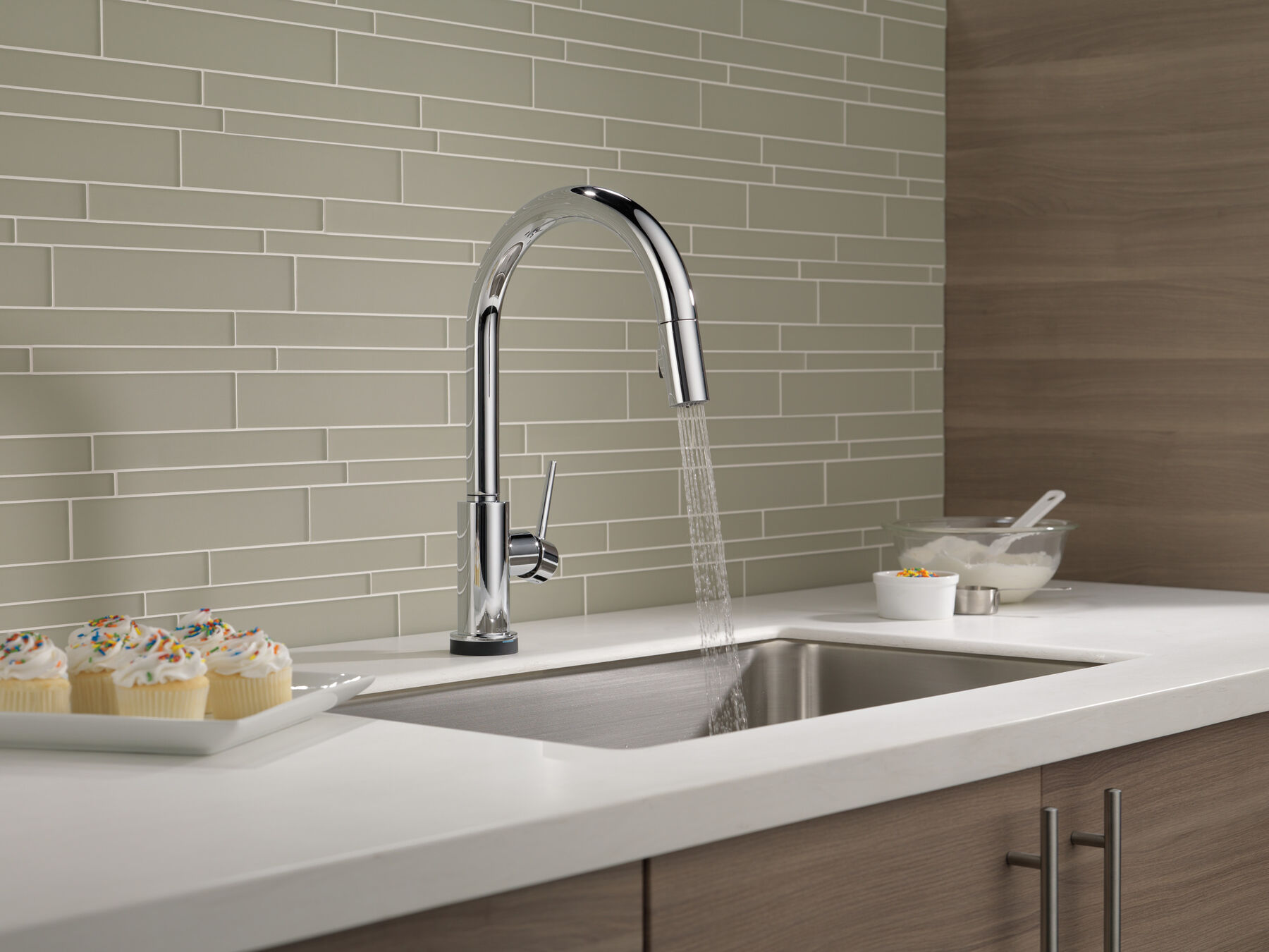 Single Handle Pull-Down Kitchen Faucet with Touch<sub>2</sub>O® Technology, image 13