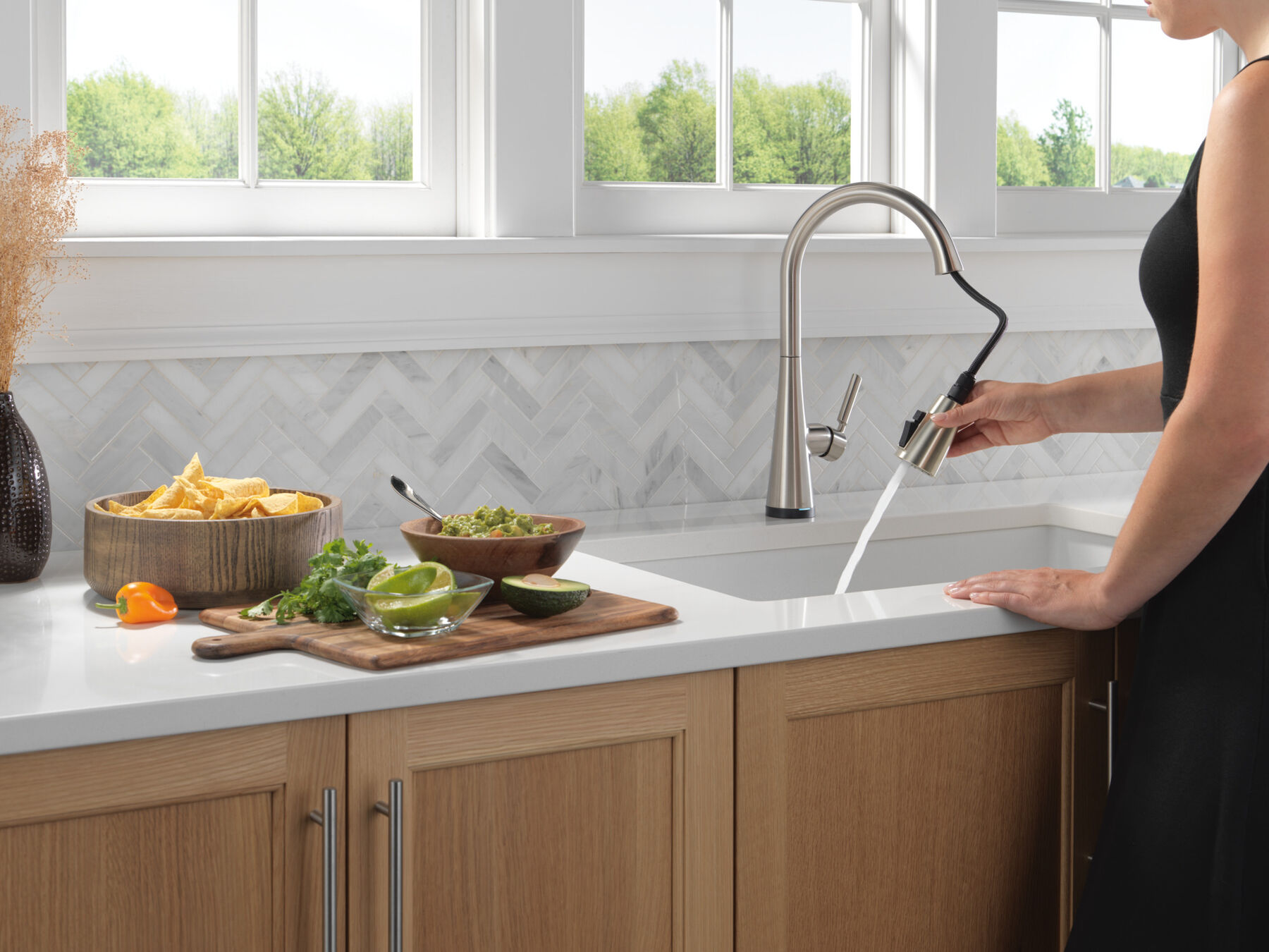 Single Handle Pull-Down Kitchen Faucet with Touch<sub>2</sub>O® and ShieldSpray® Technologies, image 4