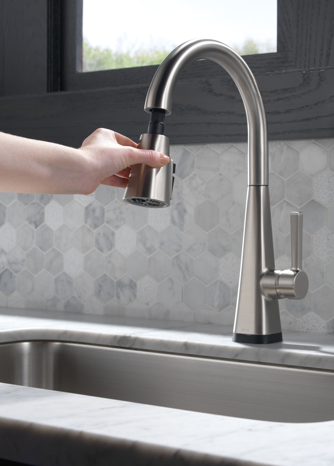 Single-Handle Pull-Down Kitchen Faucet with Touch<sub>2</sub>O® Technology, image 28