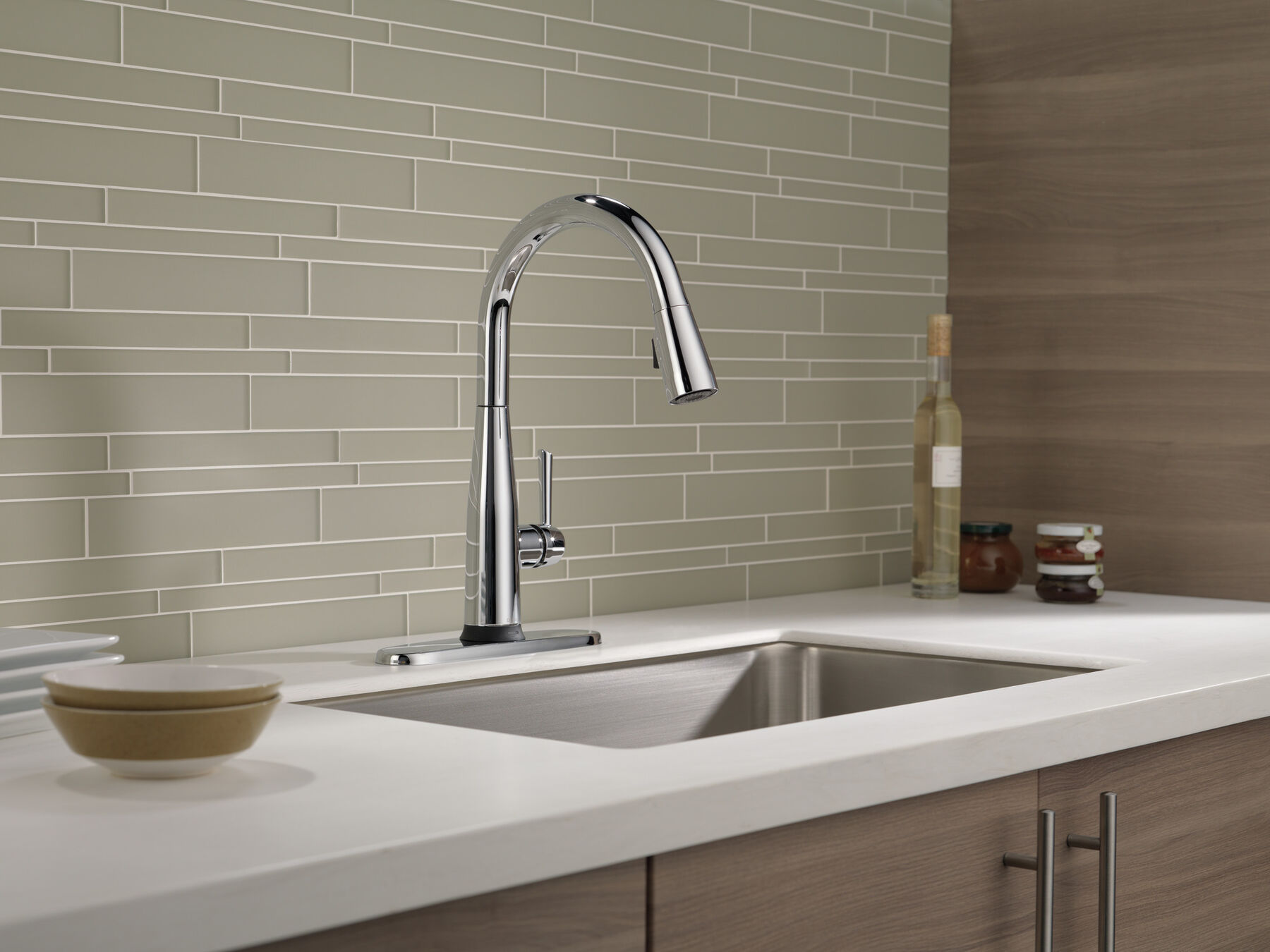 Single Handle Pull-Down Kitchen Faucet with Touch<sub>2</sub>O® Technology, image 2