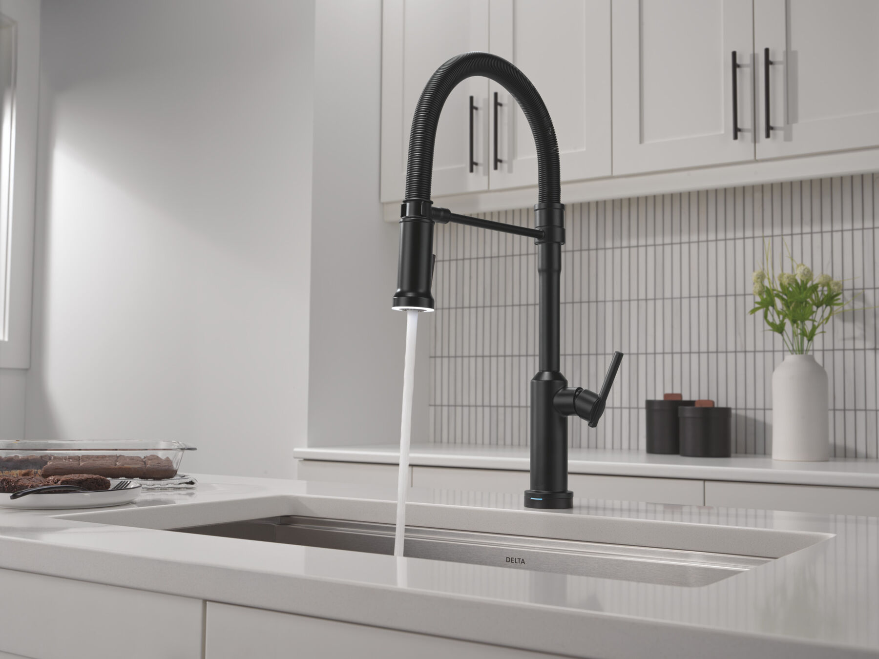 Touch2O&reg; Technology Kitchen Faucet with Touchless Technology, image 21