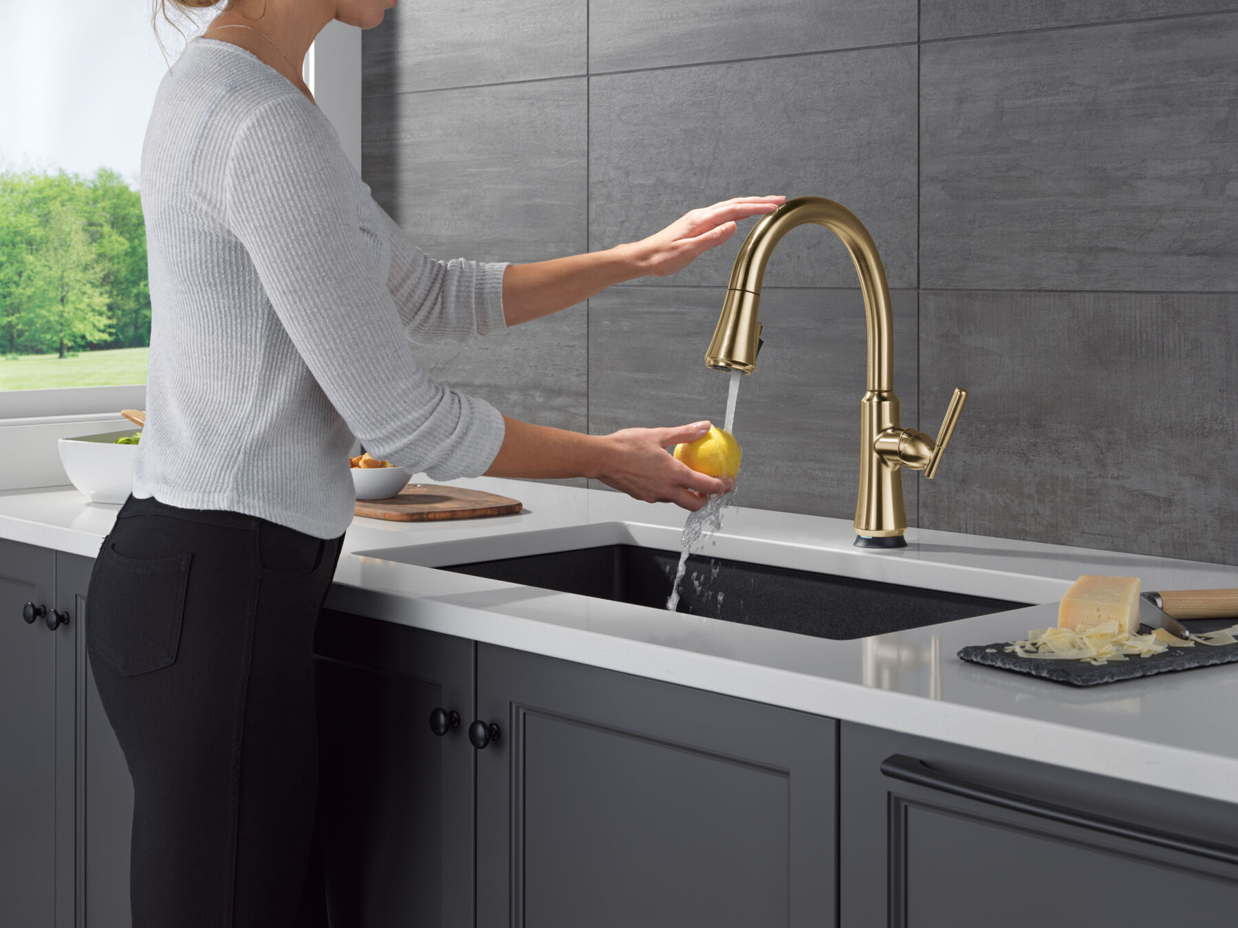 Touch<sub>2</sub>O&reg; Technology Kitchen Faucet with Touchless Technology