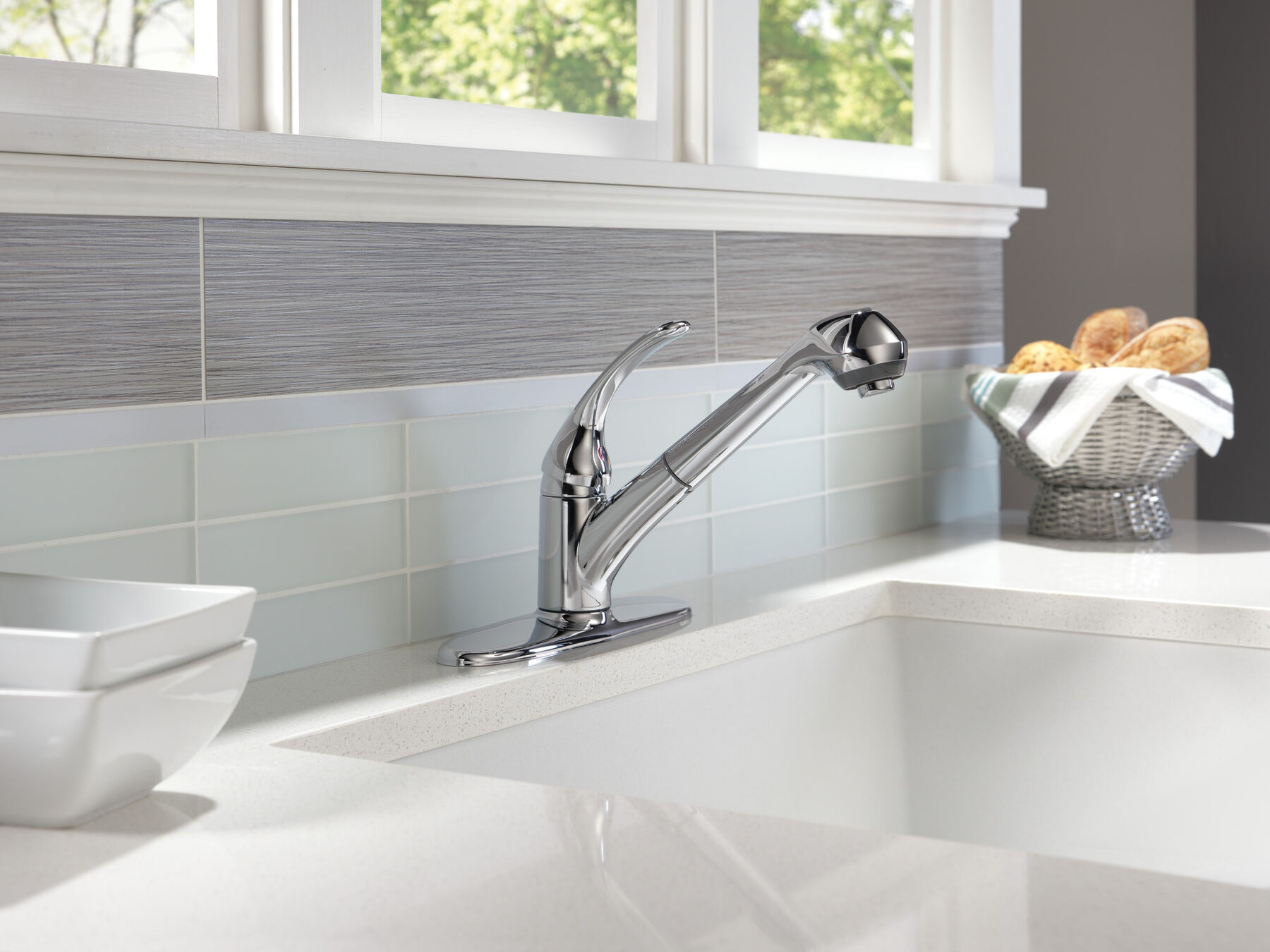 Single Handle Pull-Out Kitchen Faucet, image 2