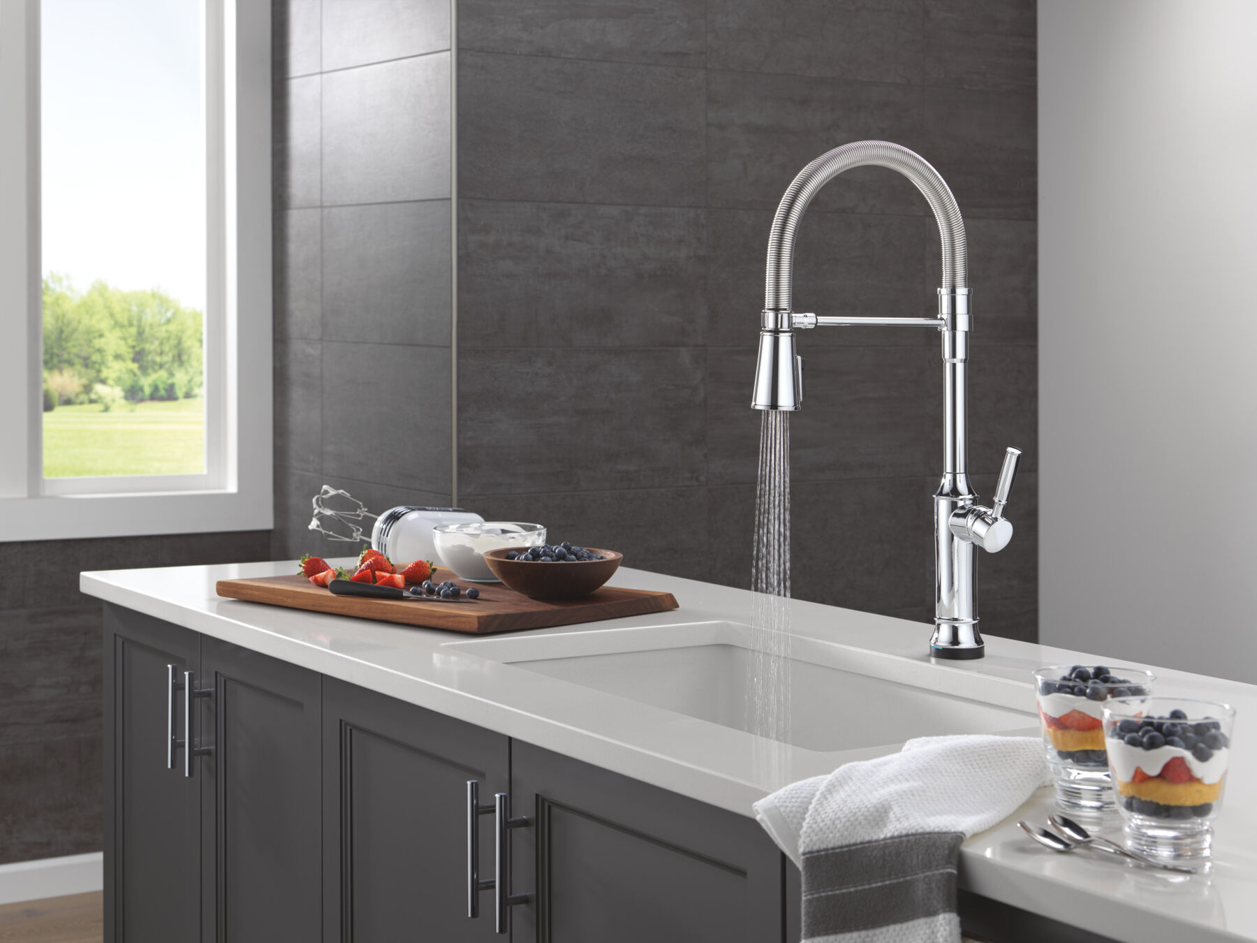Touch2O® Technology Kitchen Faucet with Touchless Technology, image 15