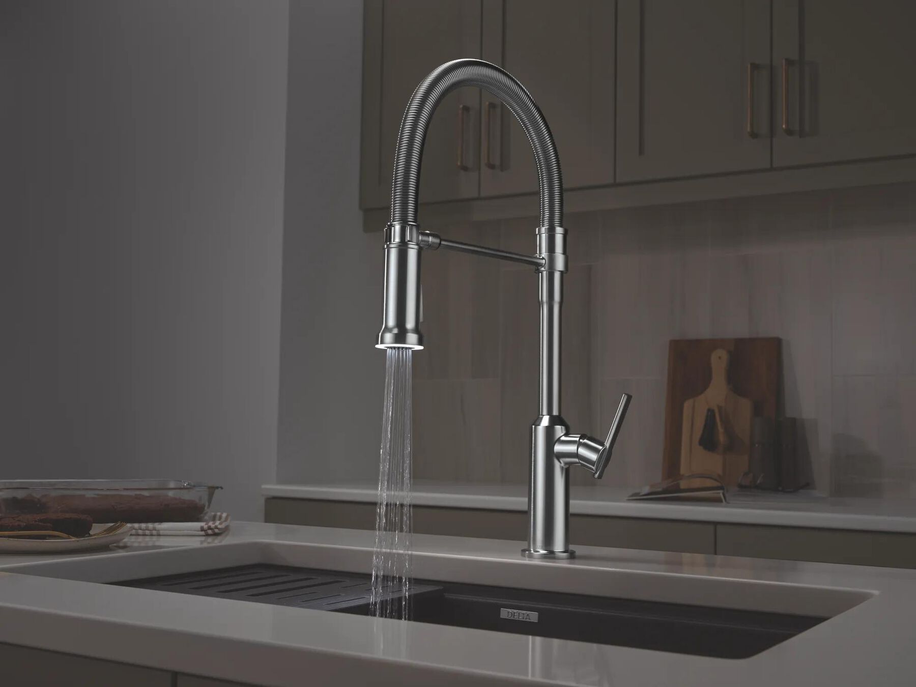 Single Handle Pull-Down Kitchen Faucet With Spring Spout