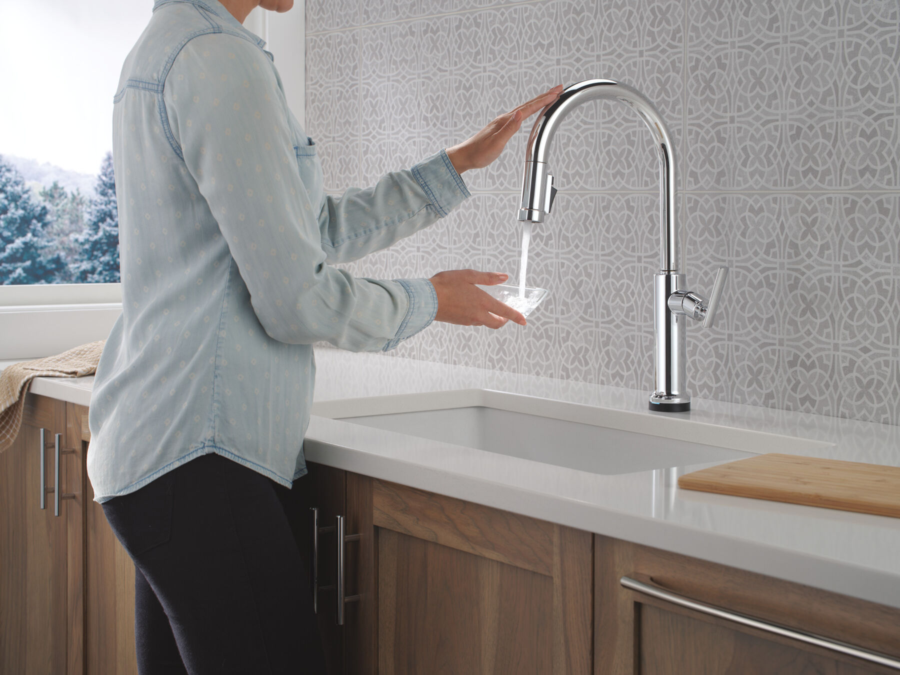 Touch2O&reg; Technology Kitchen Faucet with Touchless Technology