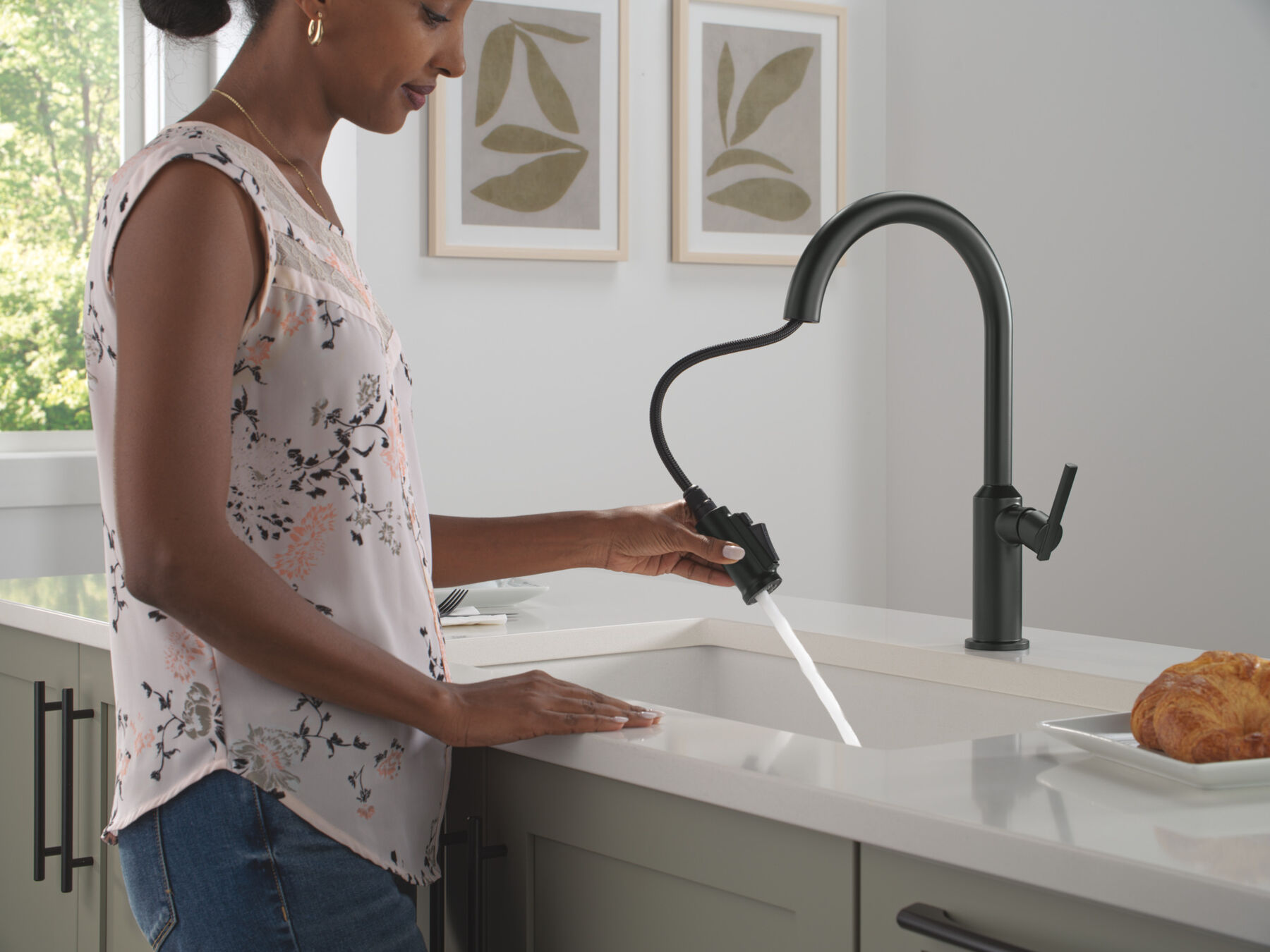 Single Handle Pull-Down Kitchen Faucet, image 2