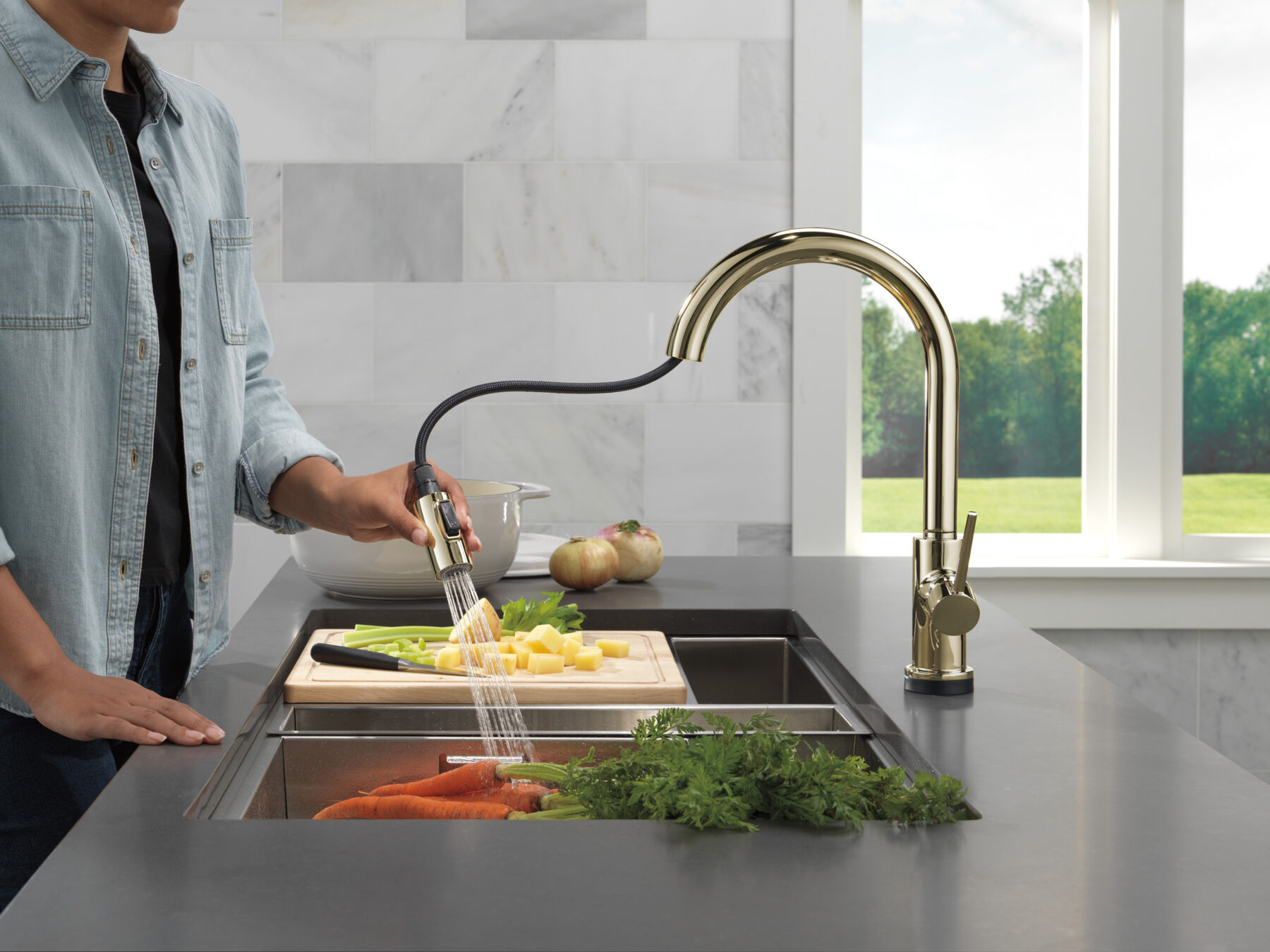 VoiceIQ&reg; Kitchen Faucet with Touch<sub>2</sub>O&reg; Technology with Touchless Technology, image 3