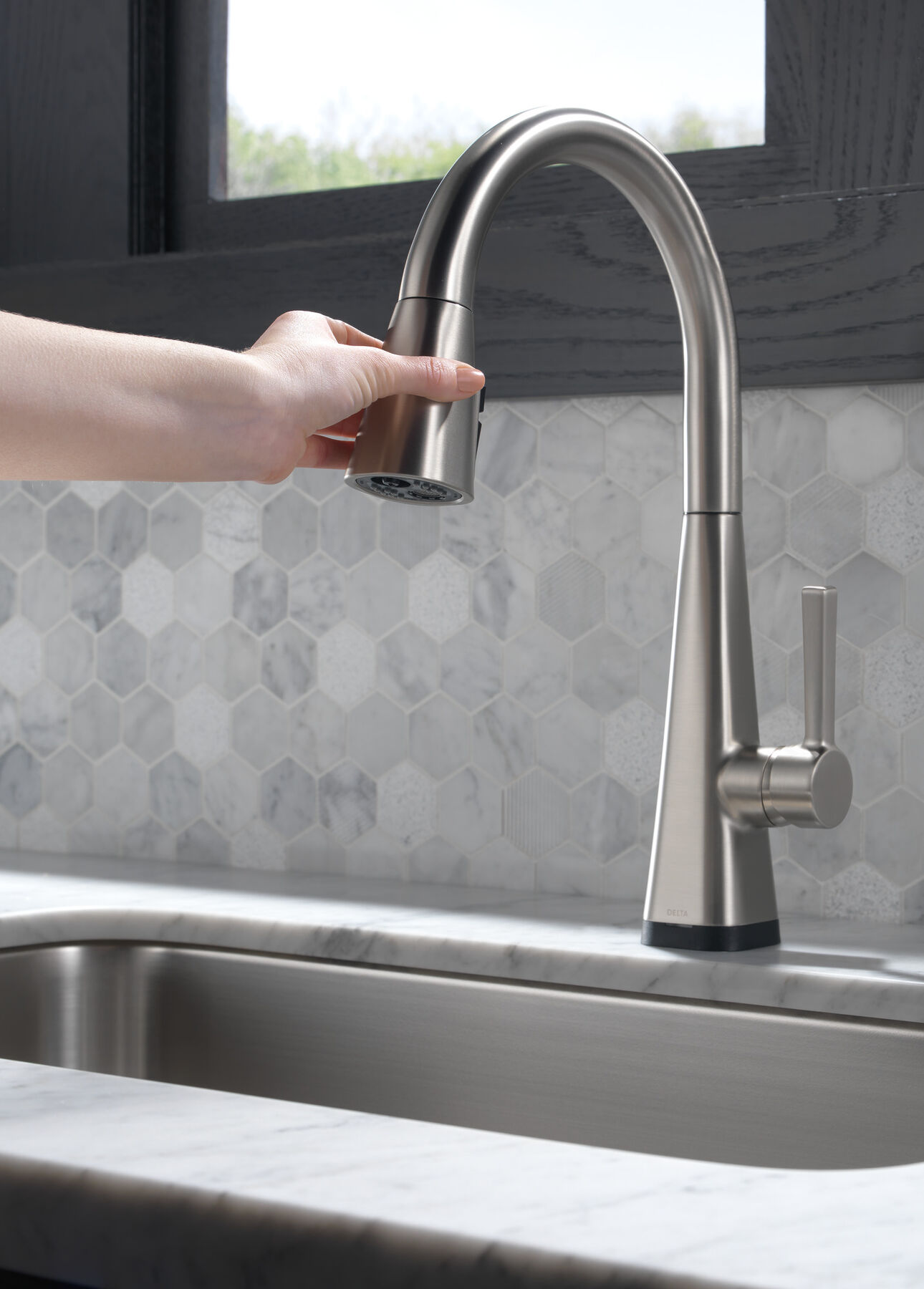 Single-Handle Pull-Down Kitchen Faucet with Touch<sub>2</sub>O® Technology, image 29