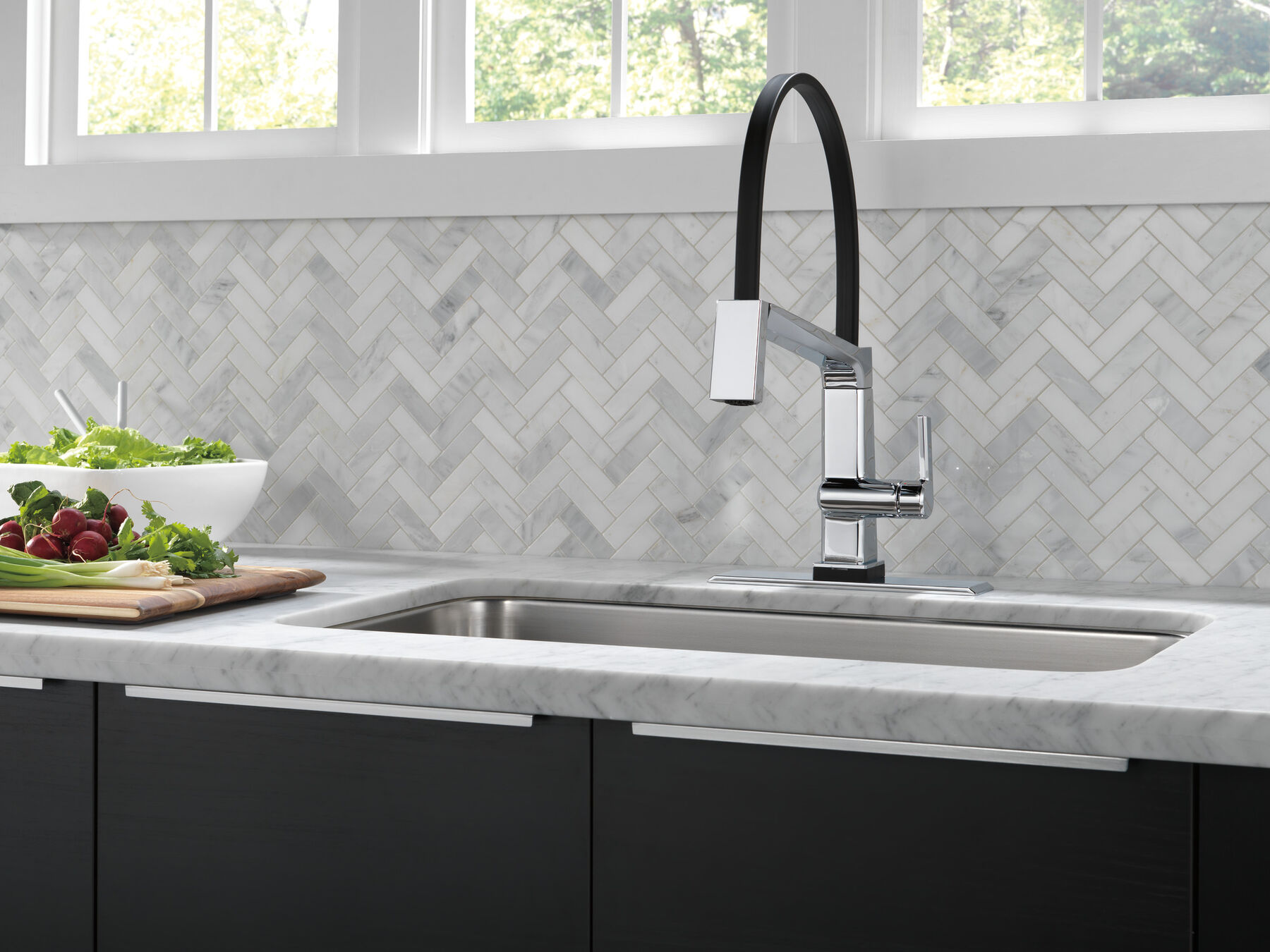 Single Handle Exposed Hose Kitchen Faucet with Touch<sub>2</sub>O Technology, image 5