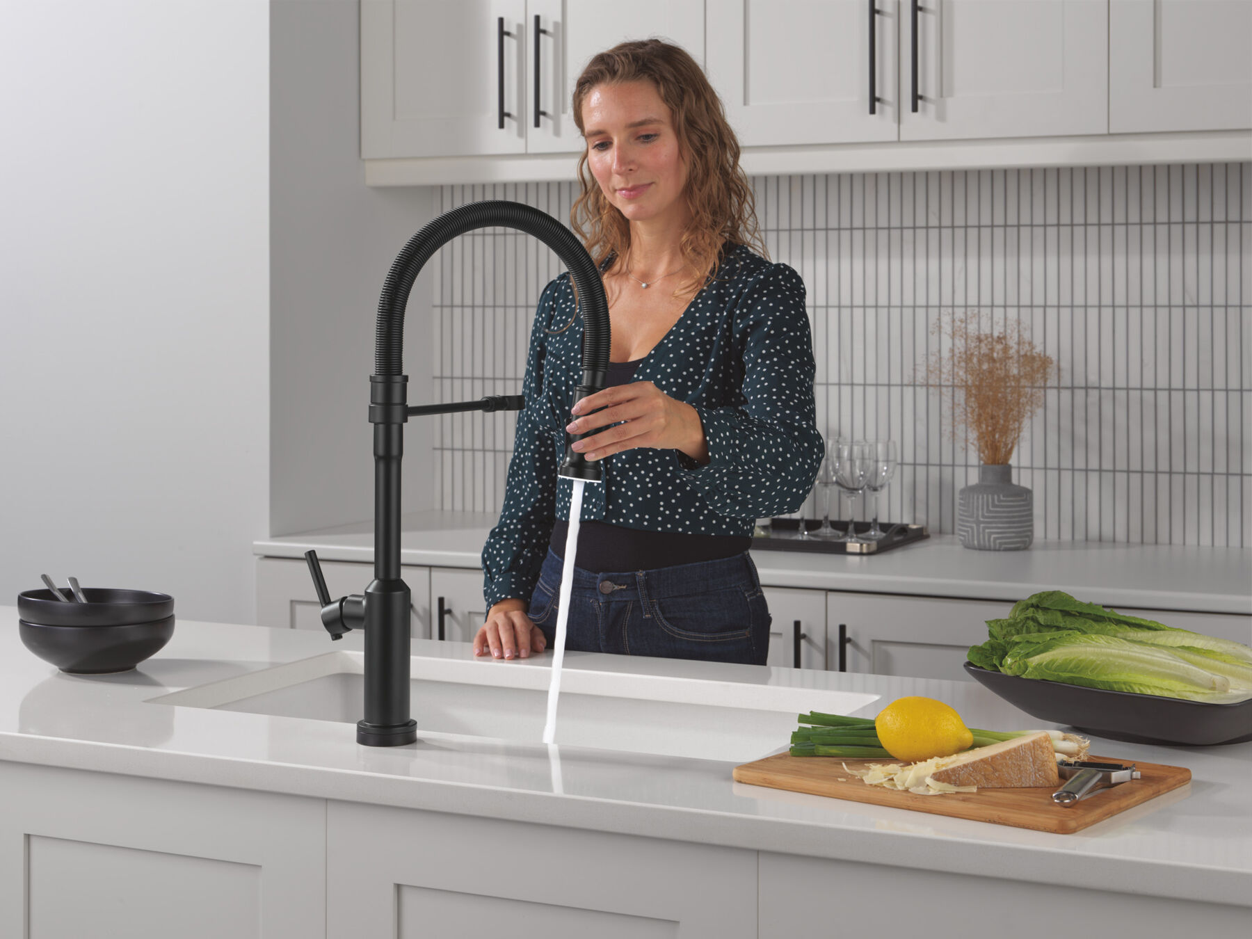 Touch2O&reg; Technology Kitchen Faucet with Touchless Technology, image 3
