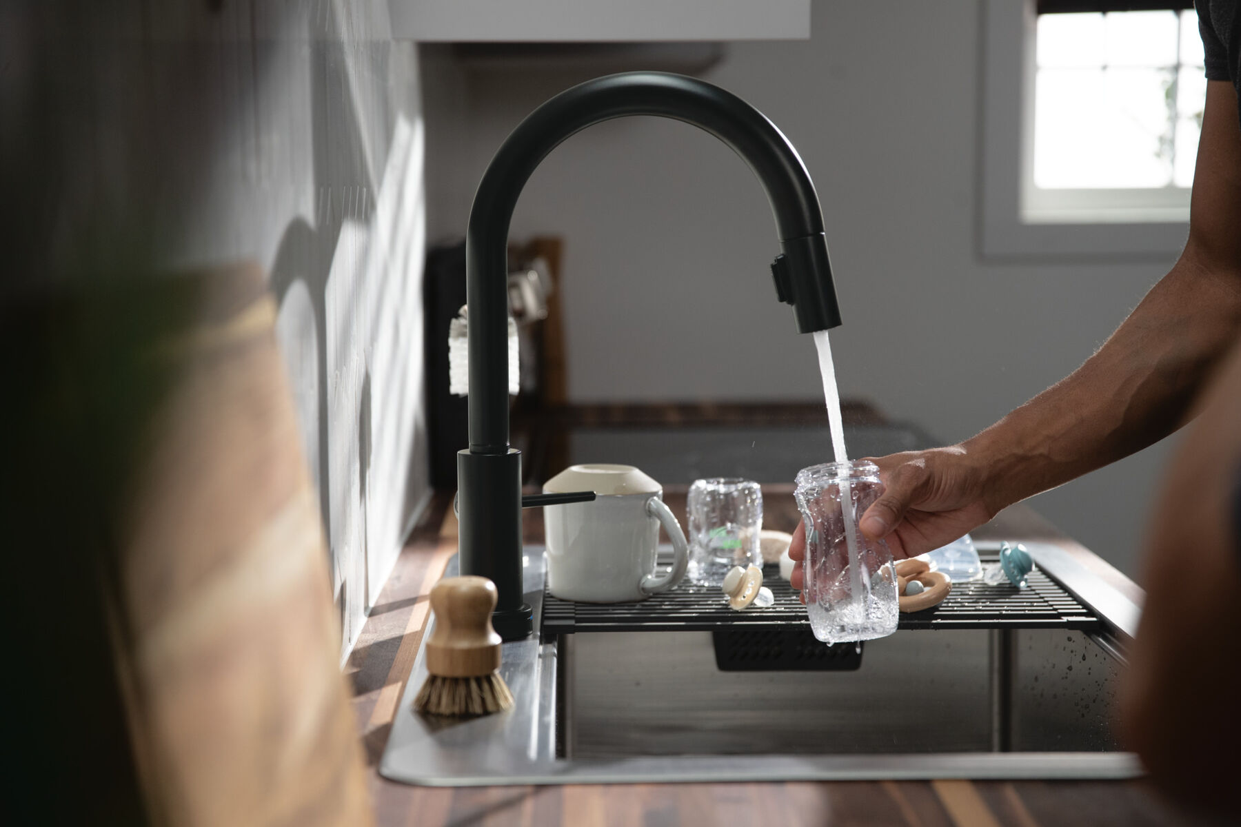 33” Workstation Kitchen Sink Drop-In Top Mount Stainless Steel Single Bowl with WorkFlow™ Ledge and Accessories, image 23