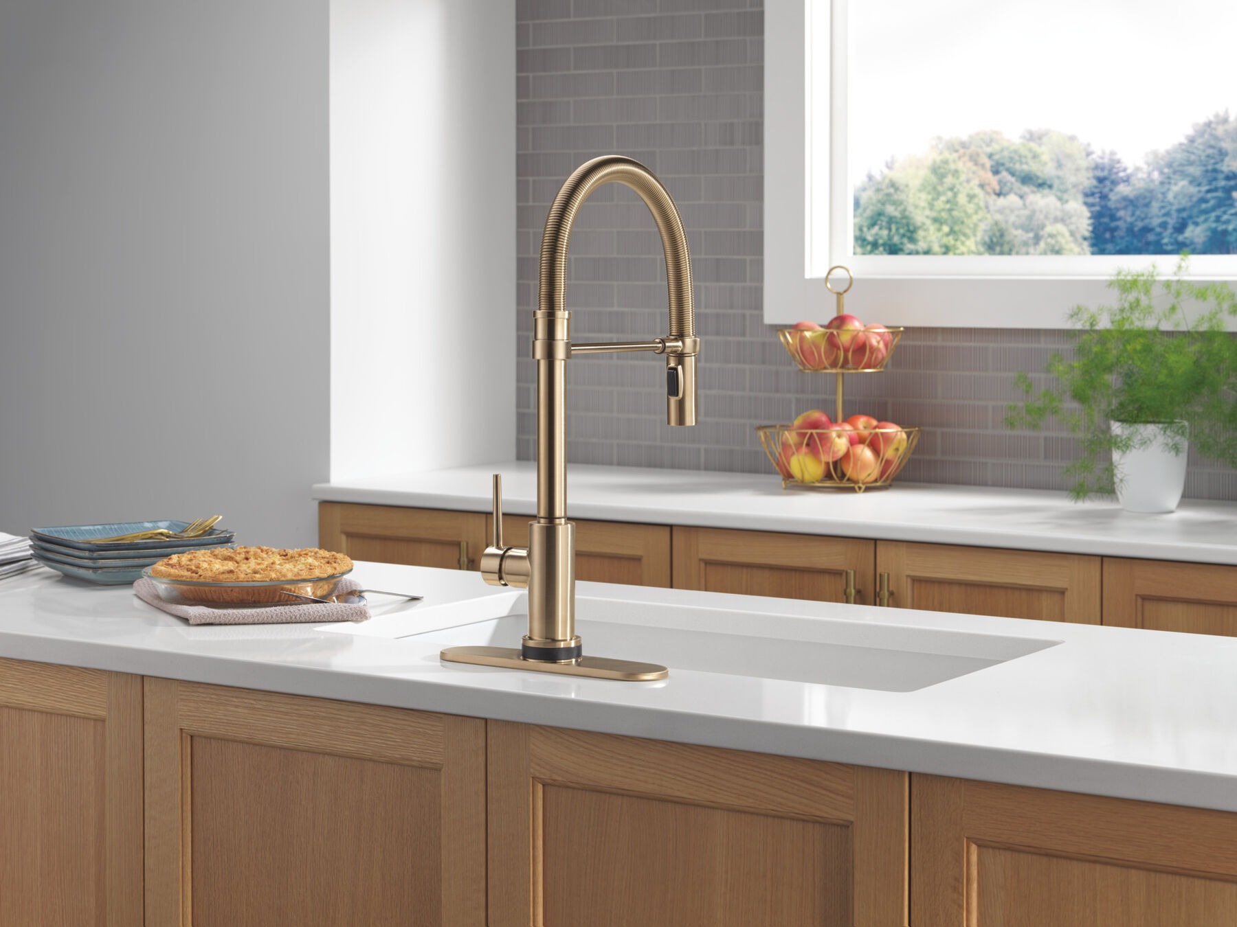 Touch<sub>2</sub>O® Technology Kitchen Faucet with Touchless Technology, image 9