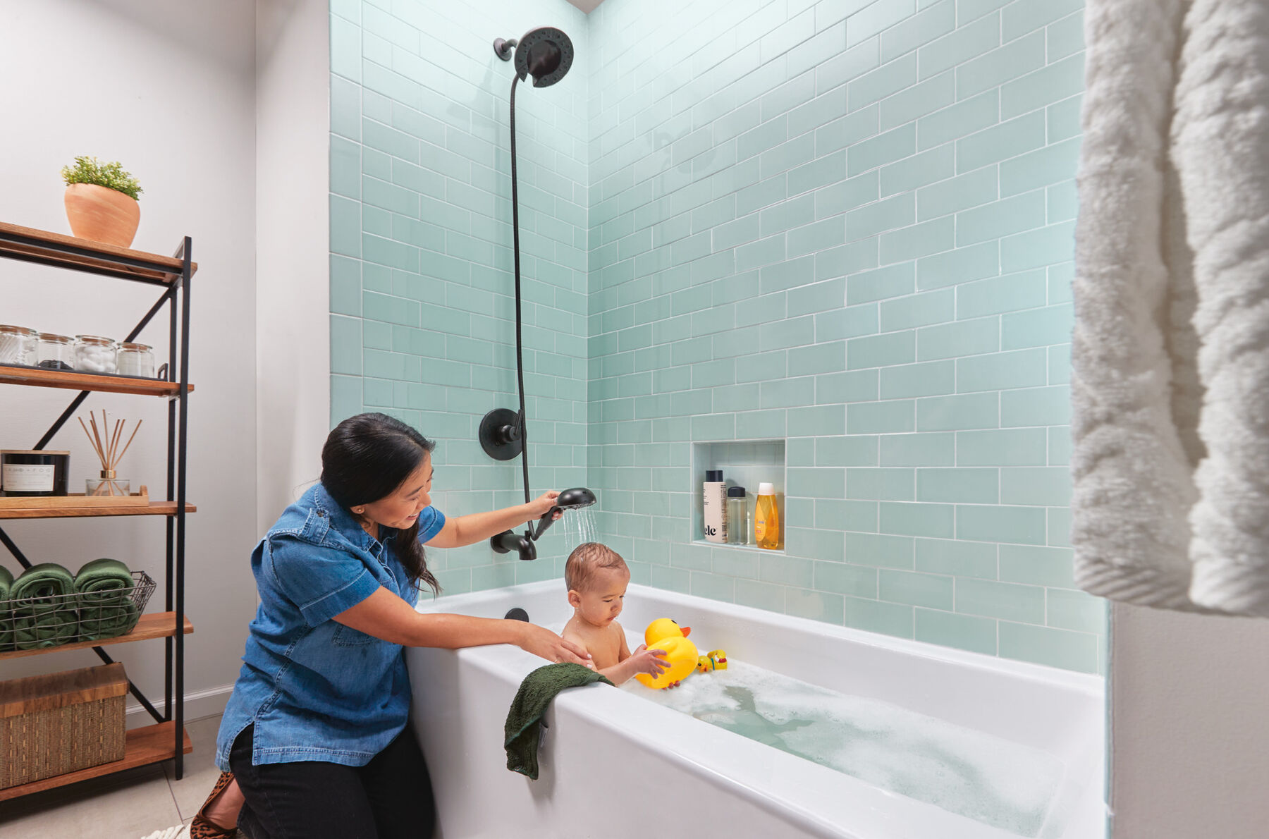 H<sub>2</sub>Okinetic® In2ition® 5-Setting Two-in-One Shower, image 2