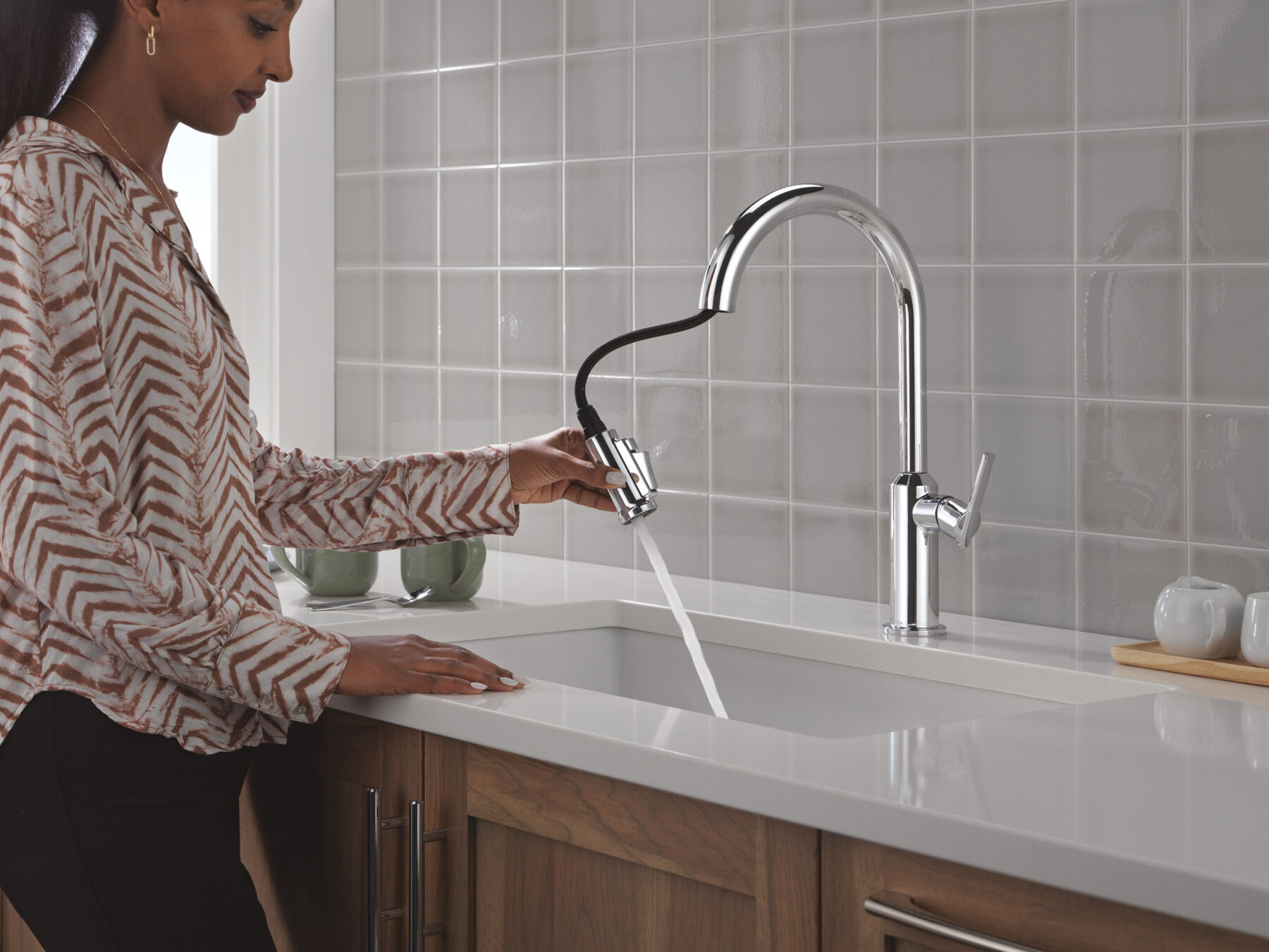 Single Handle Pull-Down Kitchen Faucet, image 2