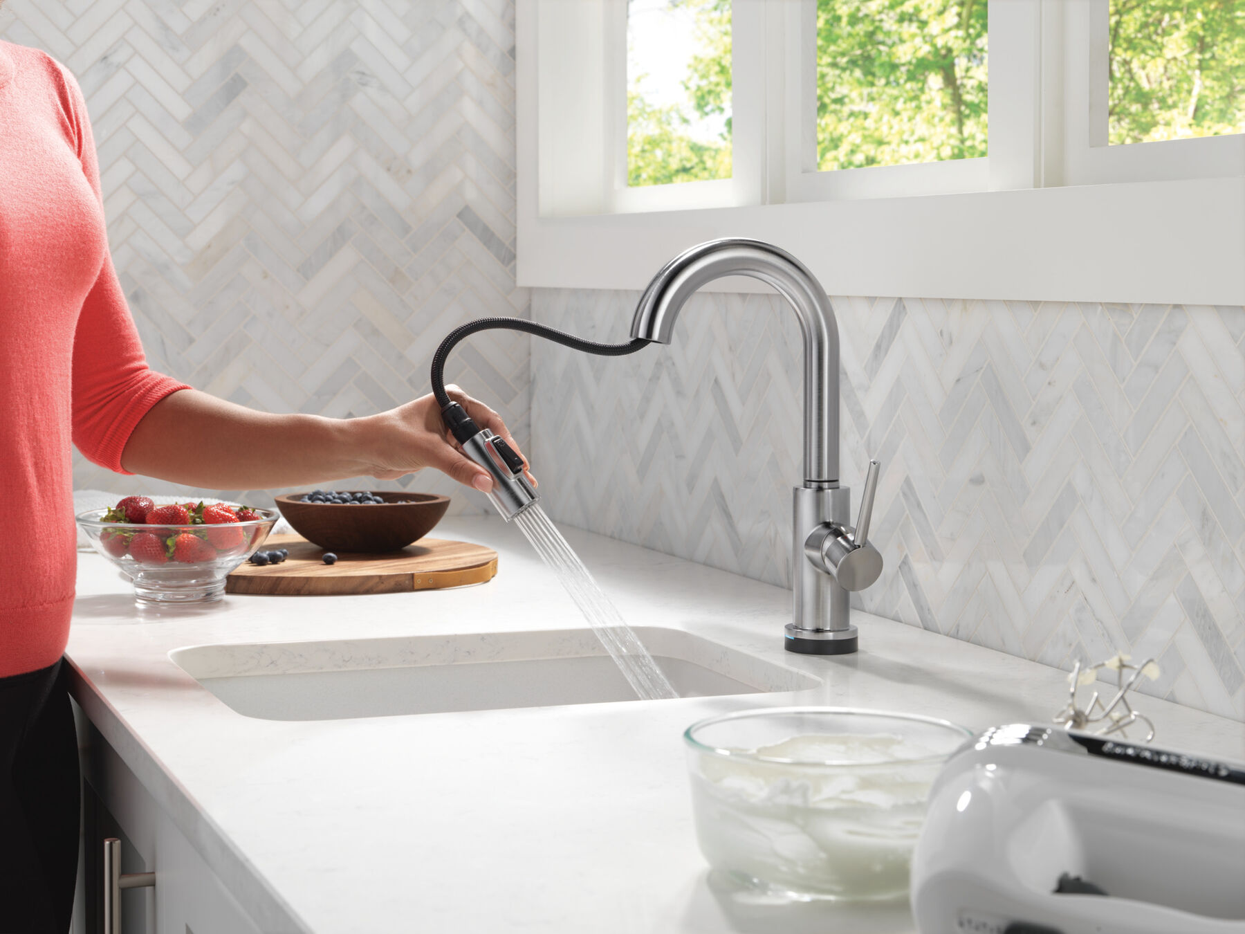 Single Handle Pull-Down Bar / Prep Faucet with Touch<sub>2</sub>O® Technology, image 7
