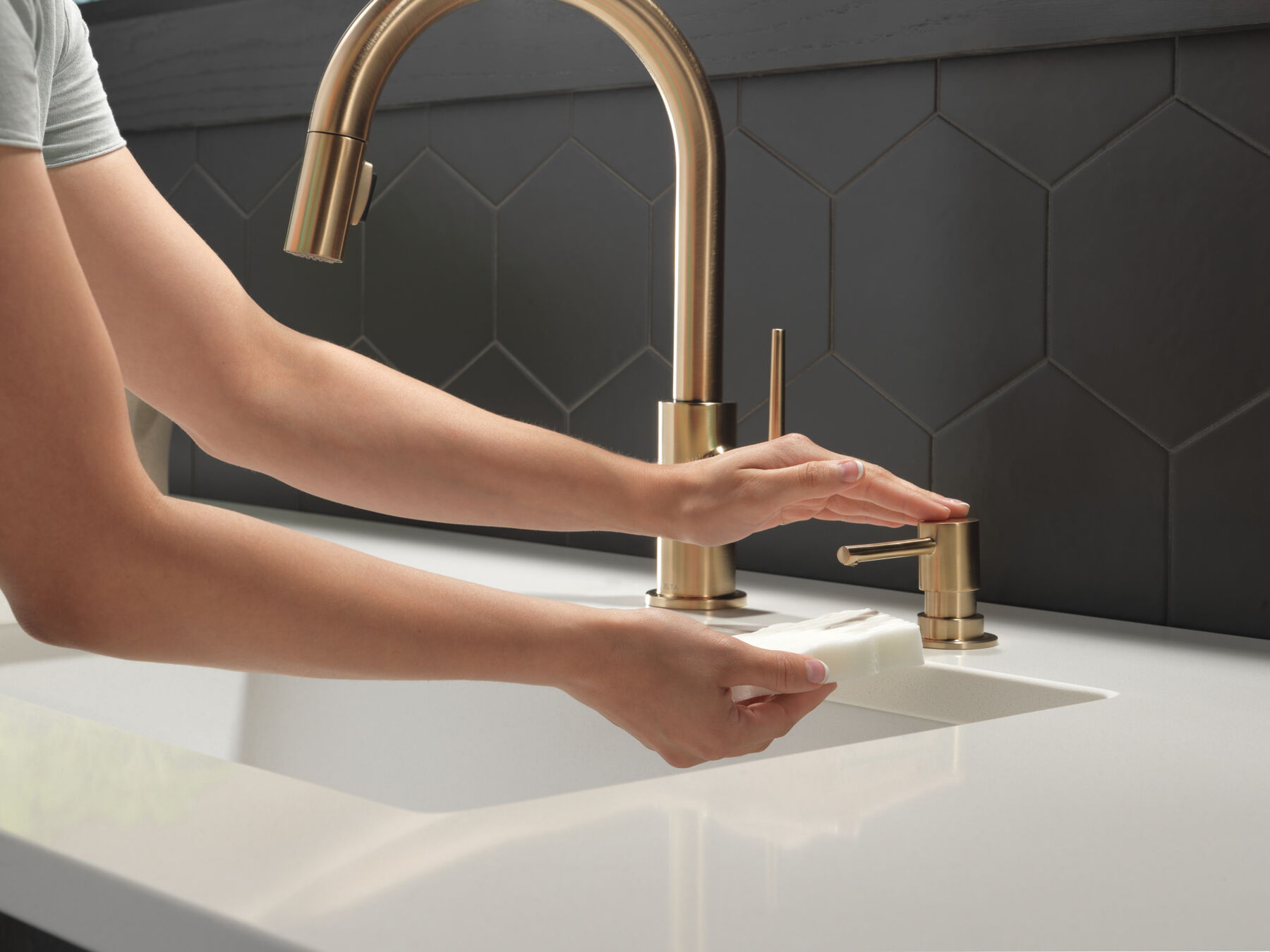 Single Handle Pull-Down Kitchen Faucet (Recertified), image 9