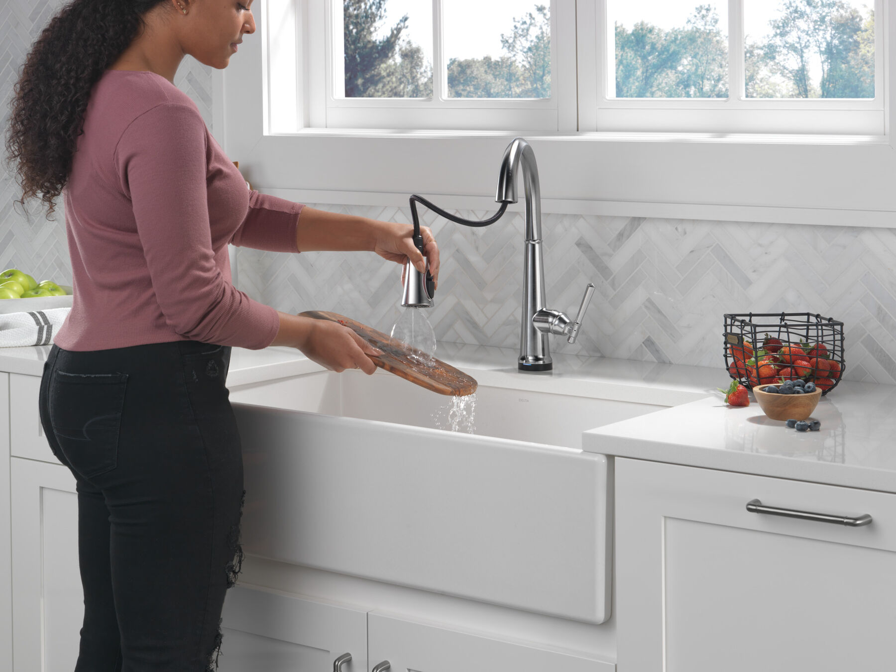 Touch<sub>2</sub>O®  Pull-Down Kitchen w/ShieldSpray 1L (Recertified), image 2