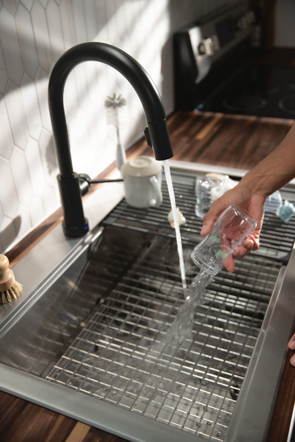 33” Workstation Kitchen Sink Drop-In Top Mount Stainless Steel Single Bowl with WorkFlow™ Ledge and Accessories, image 24