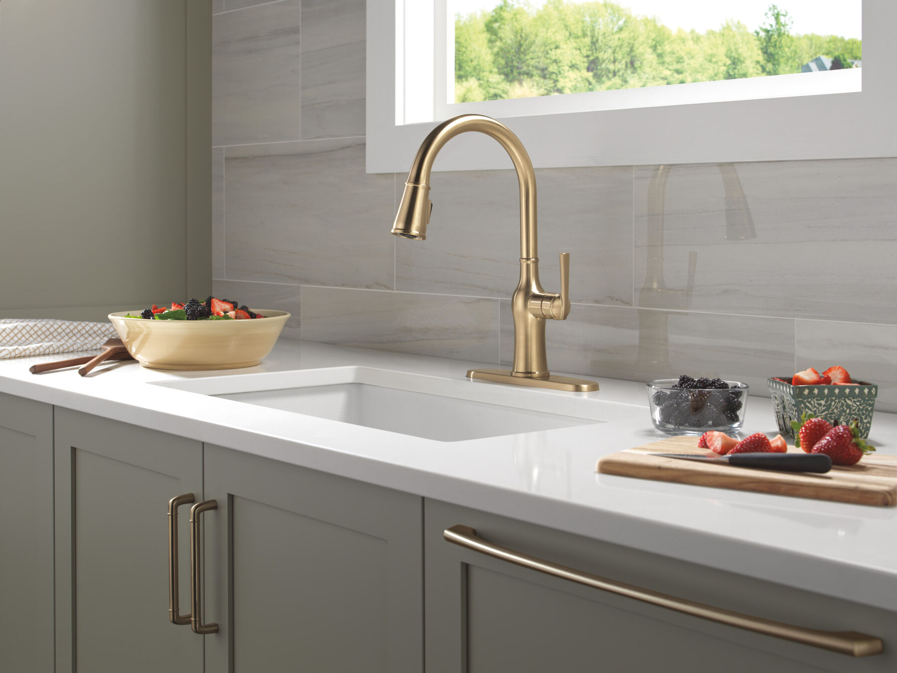 Single Handle Pull-Down Kitchen Faucet, image 2