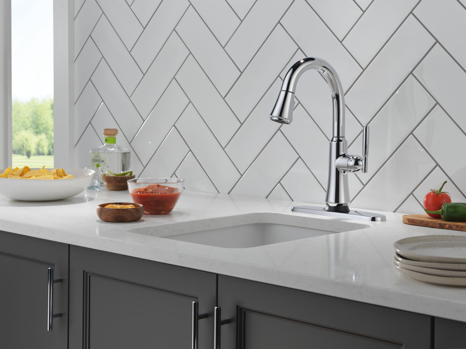 Touch2O® Bar / Prep Faucet with Touchless Technology, image 2