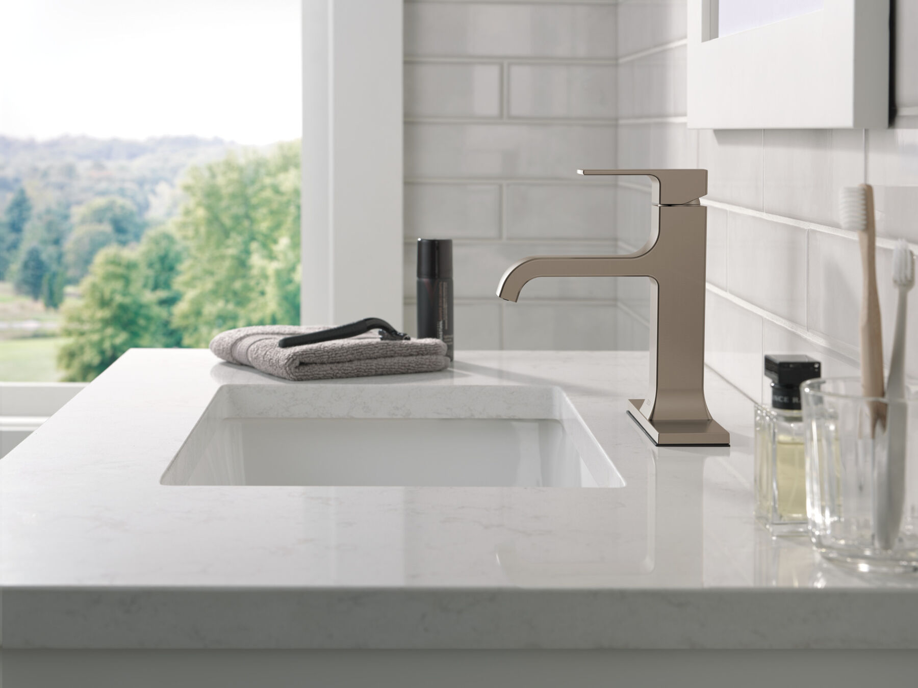 Single Handle Bathroom Faucet Curved Spo (Recertified)