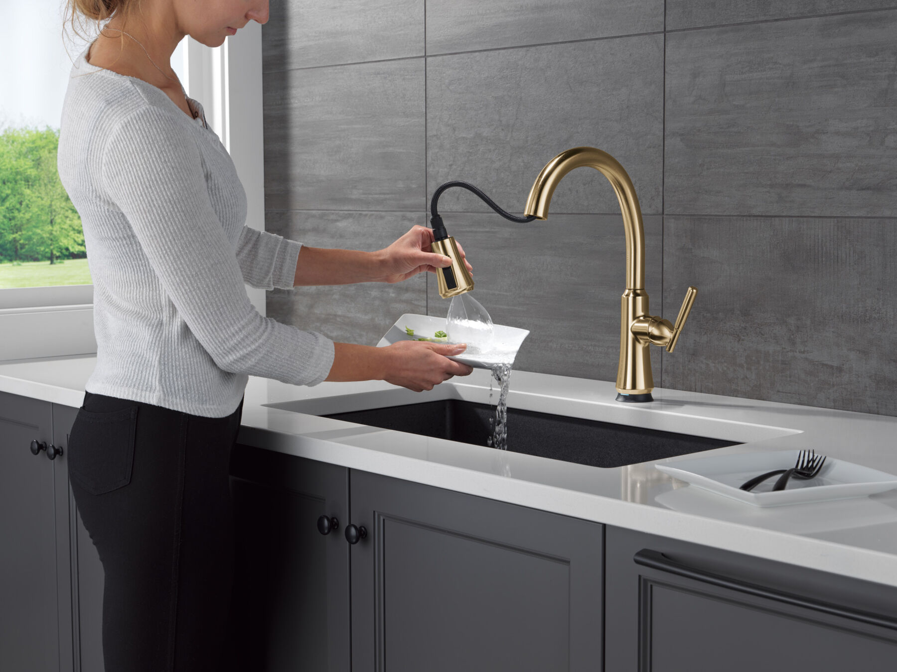 Touch<sub>2</sub>O&reg; Technology Kitchen Faucet with Touchless Technology