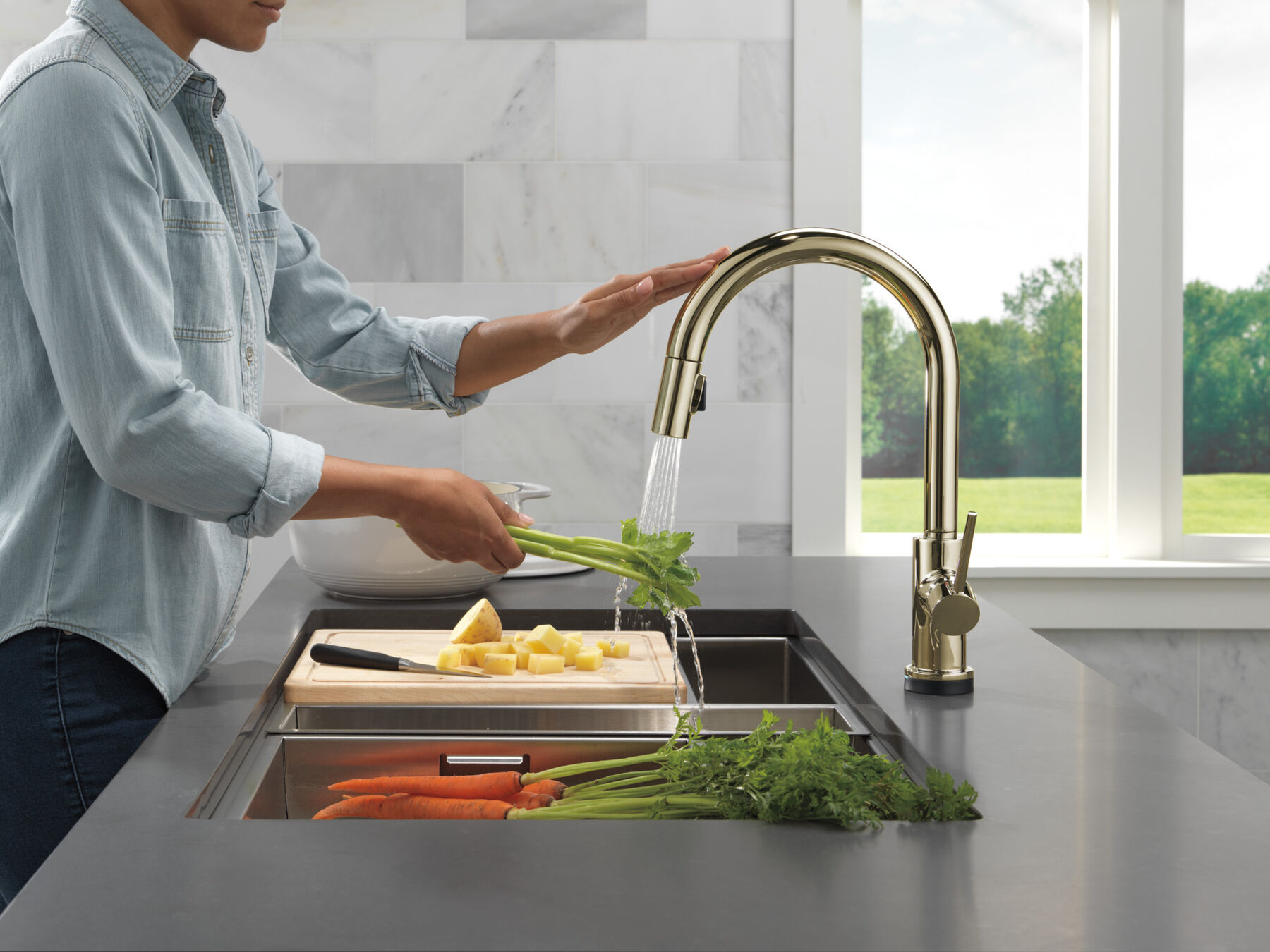 Touch<sub>2</sub>O&reg; Technology Kitchen Faucet with Touchless Technology, image 7