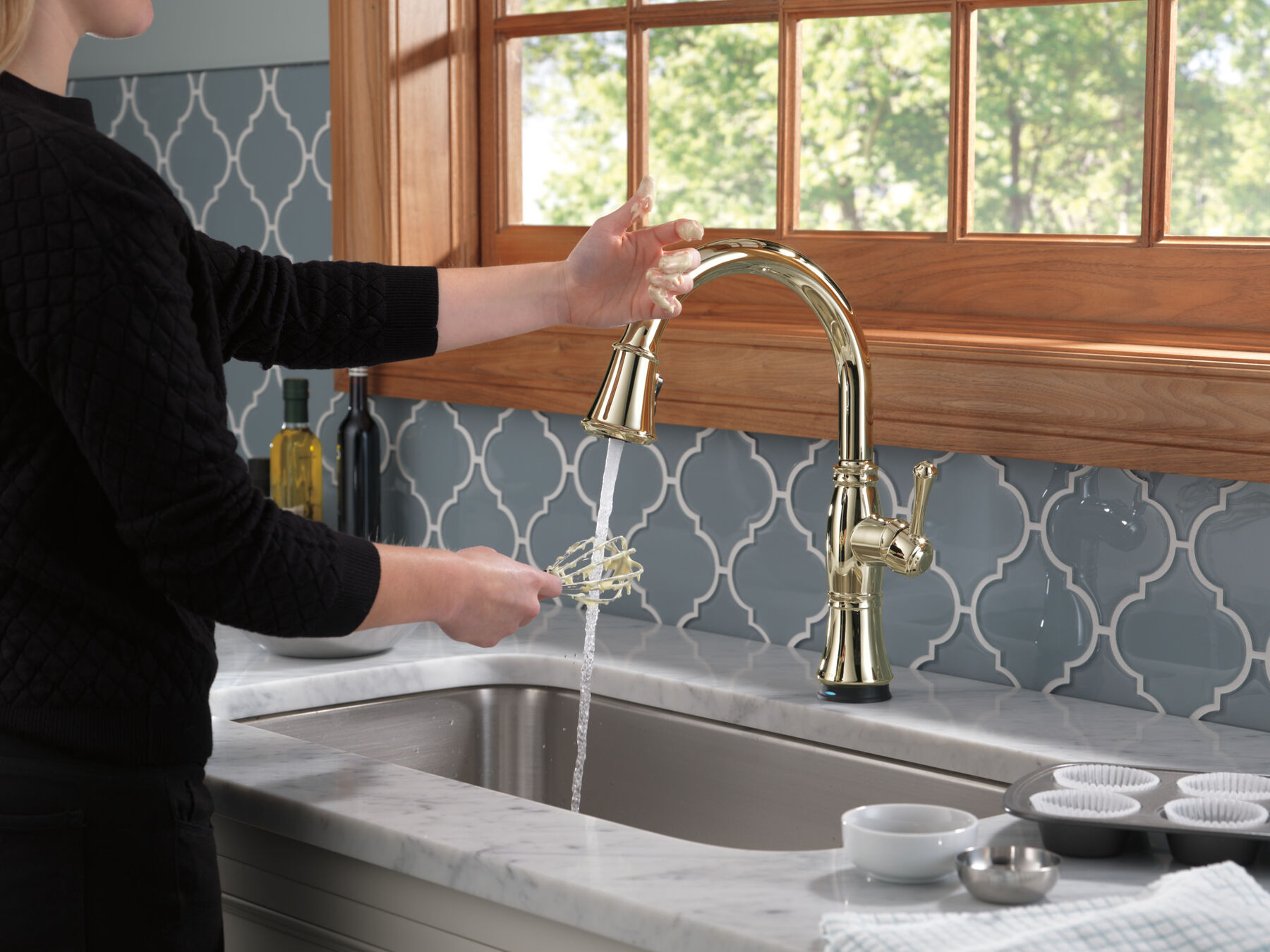 Single Handle Pull-Down Kitchen Faucet with Touch<sub>2</sub>O® and ShieldSpray® Technologies (Recertified), image 2