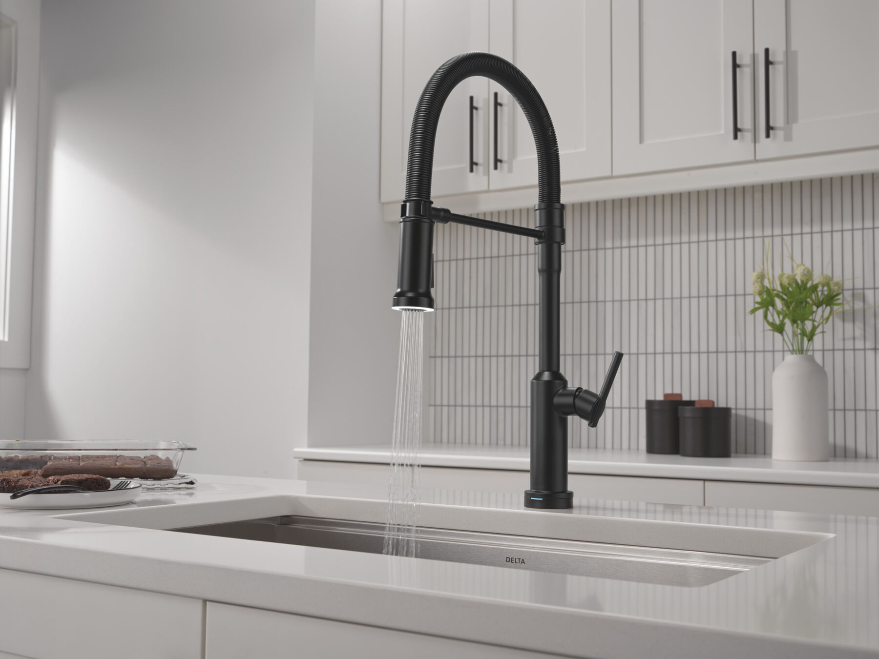 Touch2O&reg; Technology Kitchen Faucet with Touchless Technology, image 22
