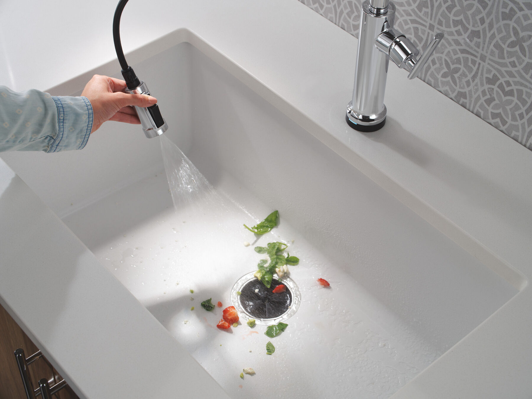 Touch2O&reg; Technology Kitchen Faucet with Touchless Technology
